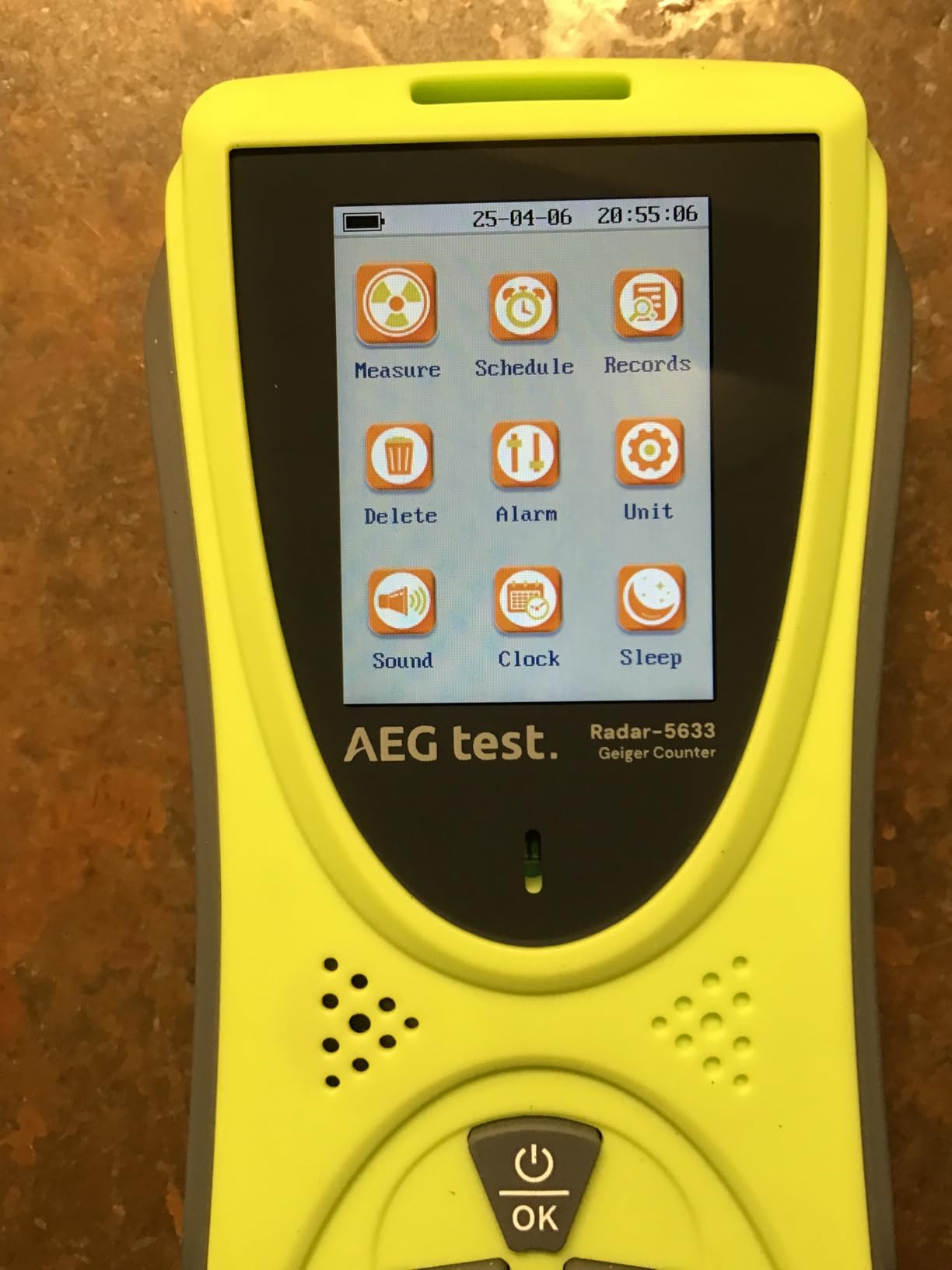 Radiation Detector AEGTEST Radar-5633 Portable Nuclear Radiation Detector with LCD Screen, Rechargeable Dosimeter for Beta Gamma X-ray Detection, Measures in CPM μSv/h μR/h μSv - Blue customer photo 1