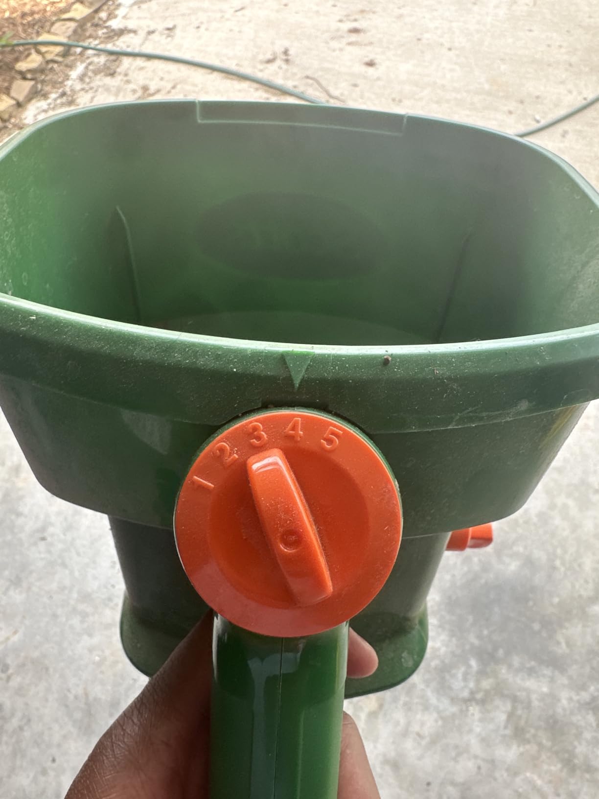 Scotts Whirl Hand-Powered Spreader | For Grass Seed, Lawn Fertilizers, Salt, and Ice Melt, Handheld Spreader Holds up to 1,500 sq. ft. of Product customer photo 2