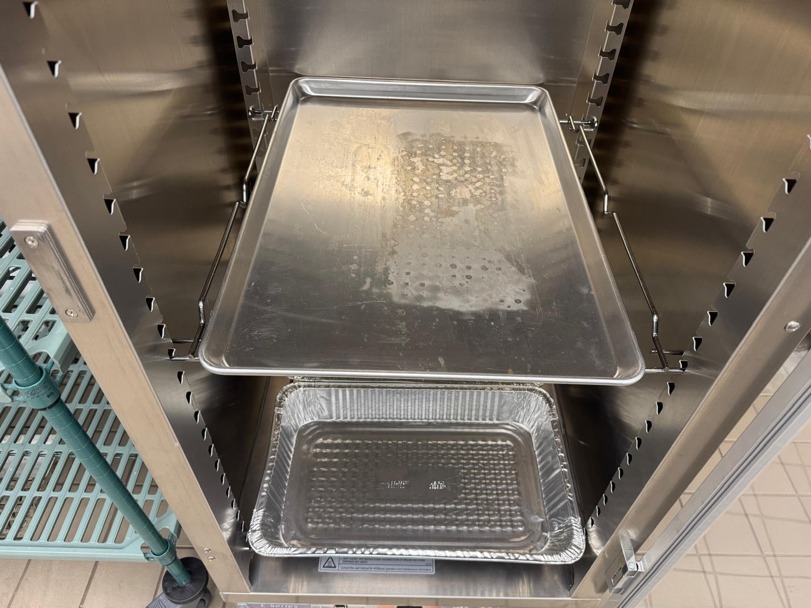 METRO C5E5-CFC-U C5 E-Series Hot Holding and Proofing Cabinet, Half Height Commercial Food Warmer, Full Length Clear Door, Universal Wire Slides, 2000W, 120V customer photo 2