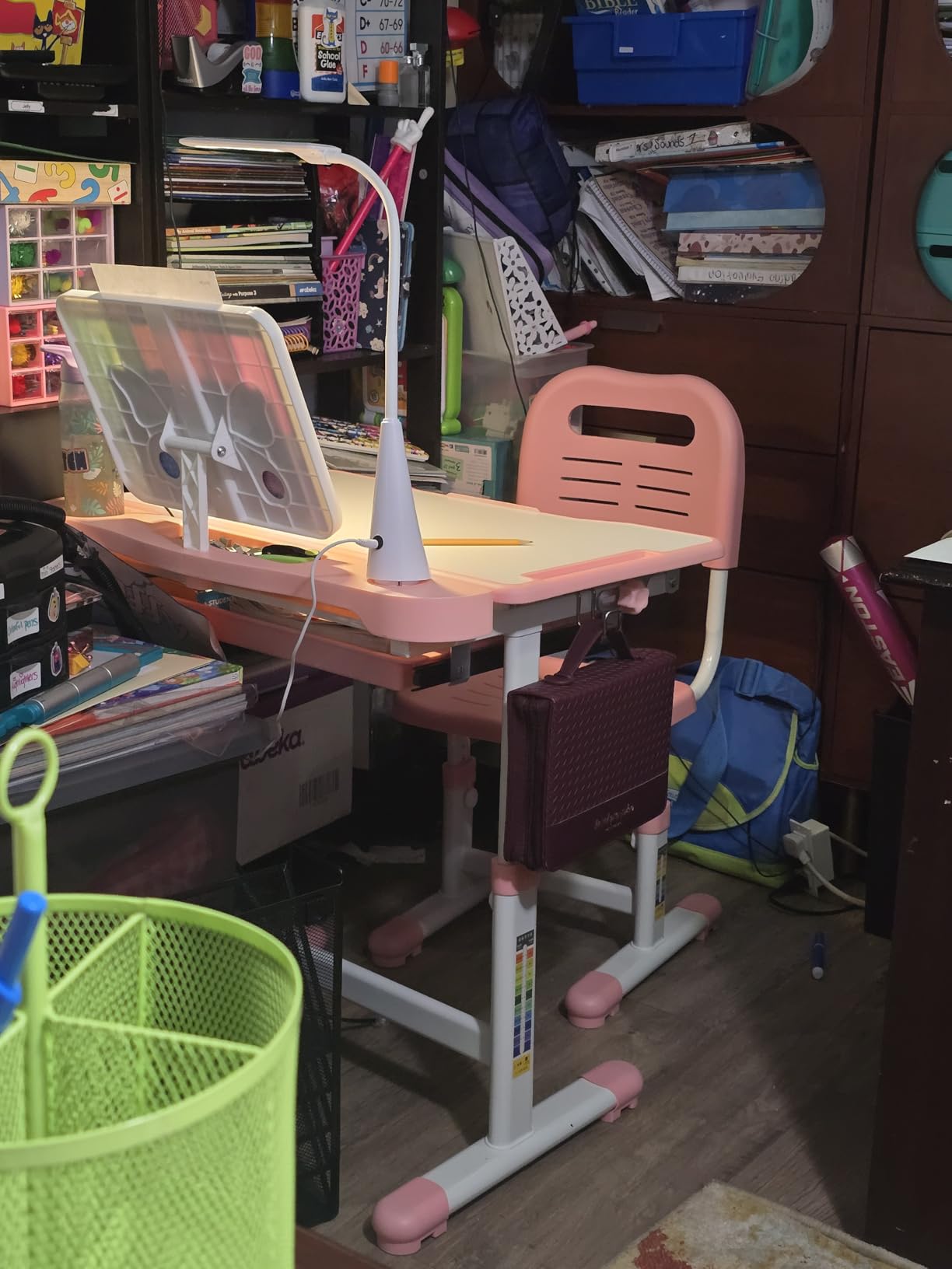 VEVOR Kids Study Chair and Desk Set, Study Desk and Chair for Kids with Table Lamp, Adjustable Height & 0-40° Tilted Desktop customer photo 2