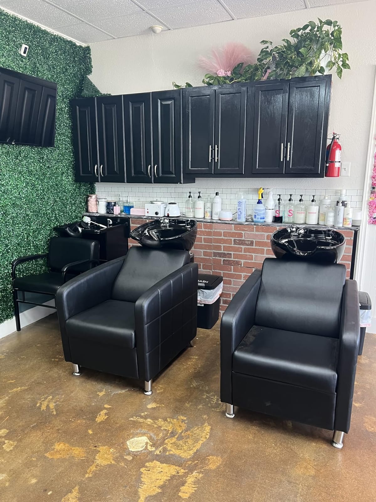 OmySalon Salon Shampoo Bowl and Chair, Shampoo Chair Extra Wide Seat & Porcelain Hair Washing Sink, Shampoo Unit for Beauty Spa Barbershop, Black & Gold customer photo 2