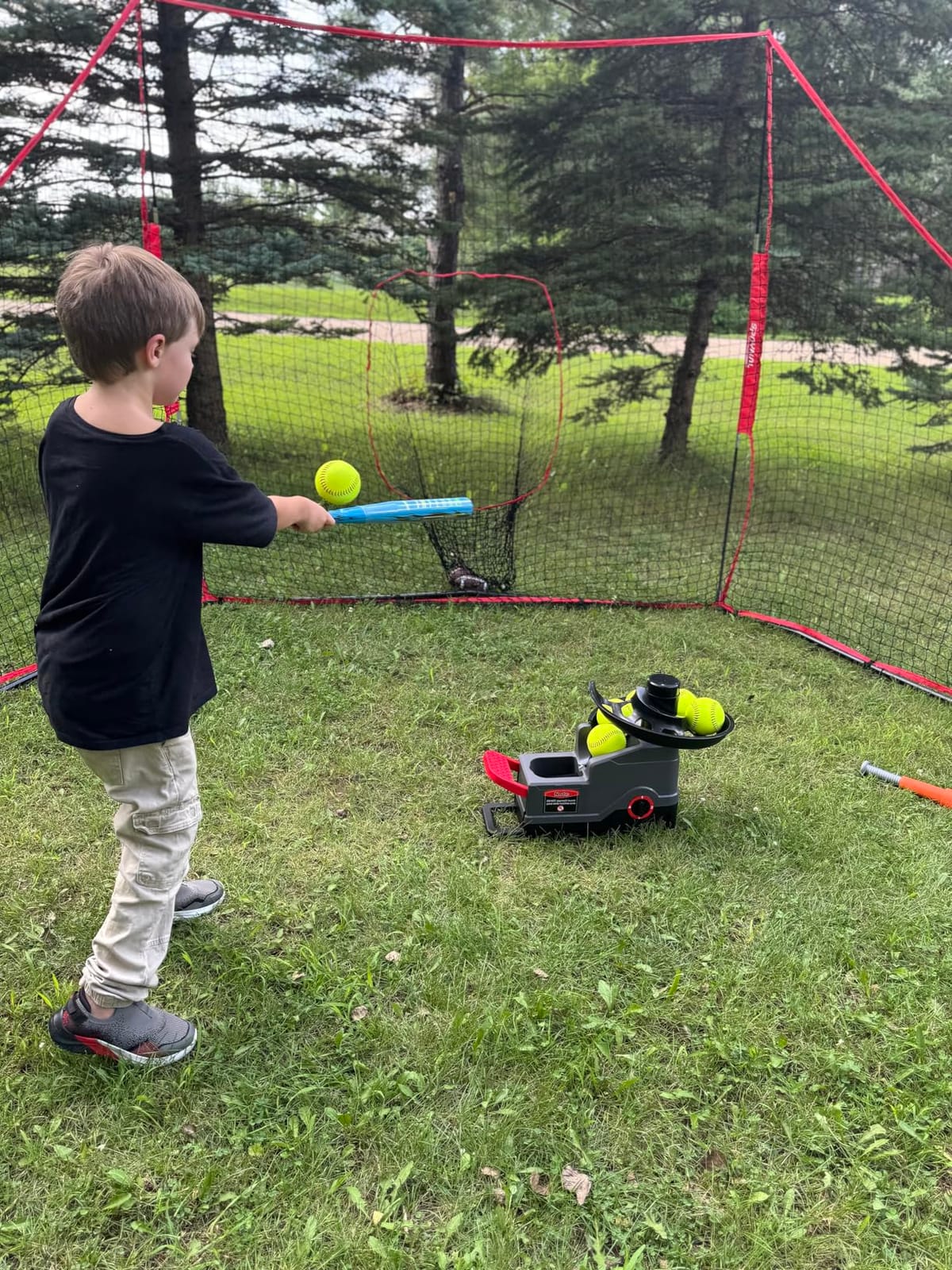 Furlihong 691BH Baseball Softball Toss Machine, Foot-Operated, No Power Needed, 4 Adjustable Gears, Includes 2 Ball Chutes, 1 PU Baseball & 1 PU Softball customer photo 1
