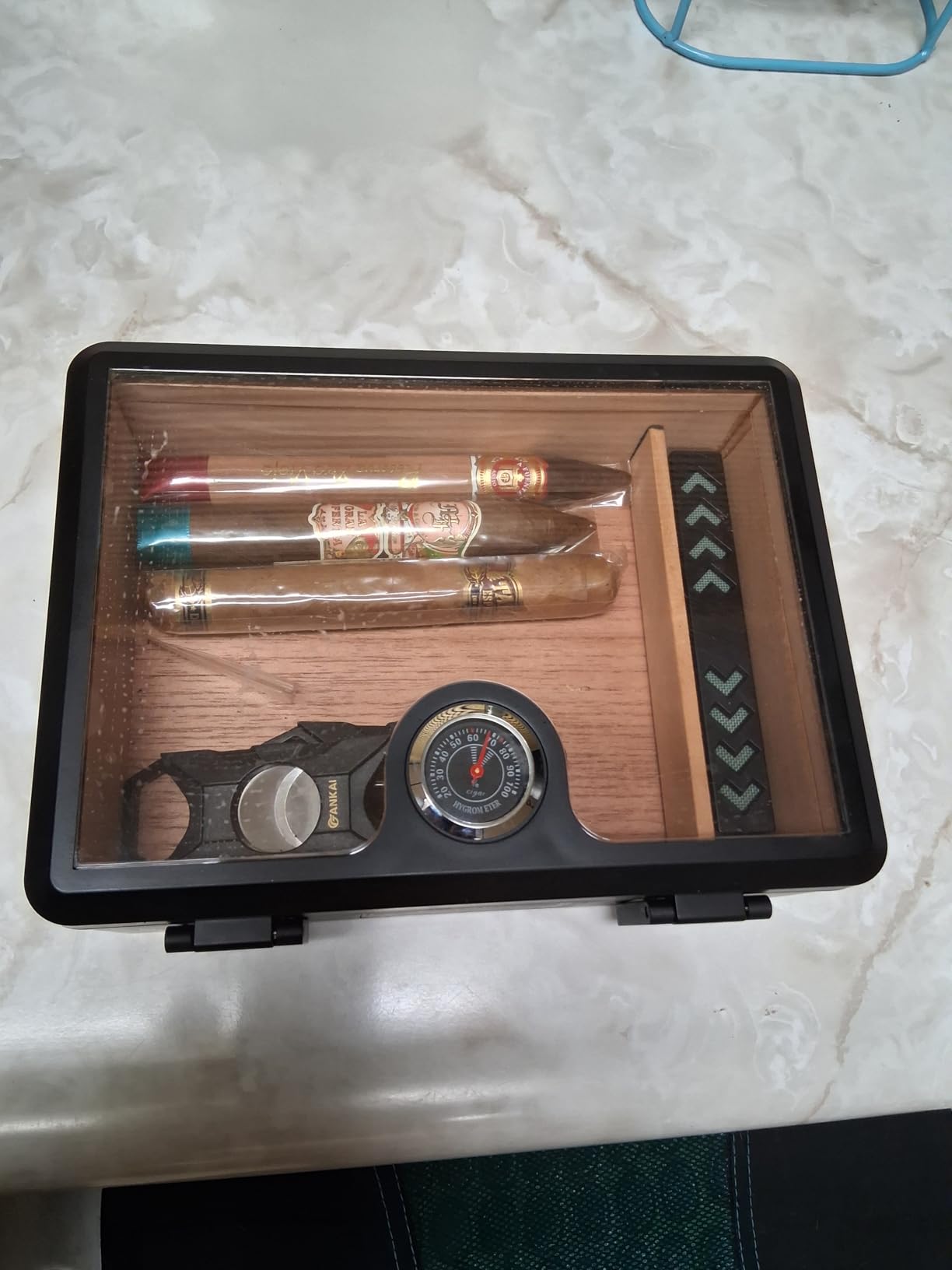 Cigar Humidor, Glass top Cigar Case with Straight Cutter Guillotine, V Cut, Punch Tool, Spanish Cedar Wood Lining Case, Crush-Proof Storage Box with Humidifier & Hygrometer customer photo 2