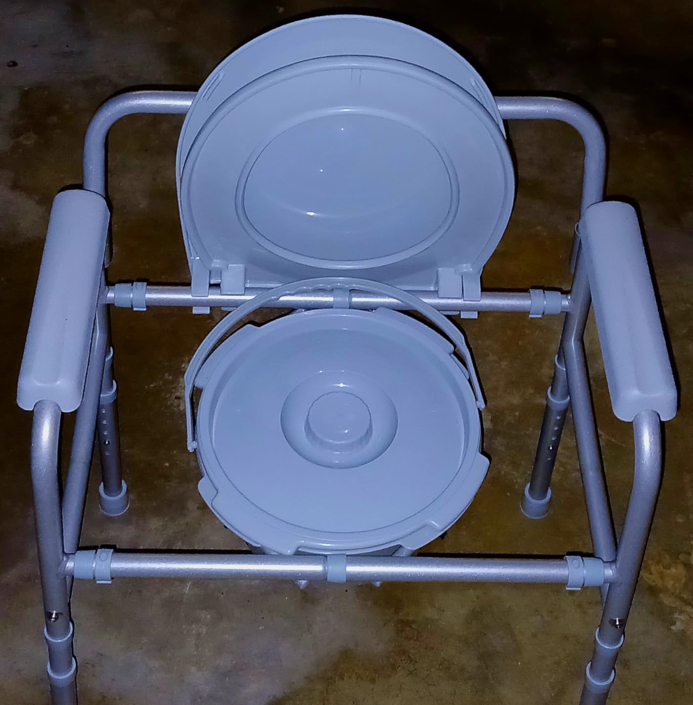 HOMLAND 3-in-1 Bedside Commode Toilet with Sturdy Dual-Crossbar, 350lb | Height Adjustable, Portable Toilet with 7.5Qt Potty Bucket, Tool-Free Assembly, Stable Potty Chair for Adults and Seniors customer photo 1