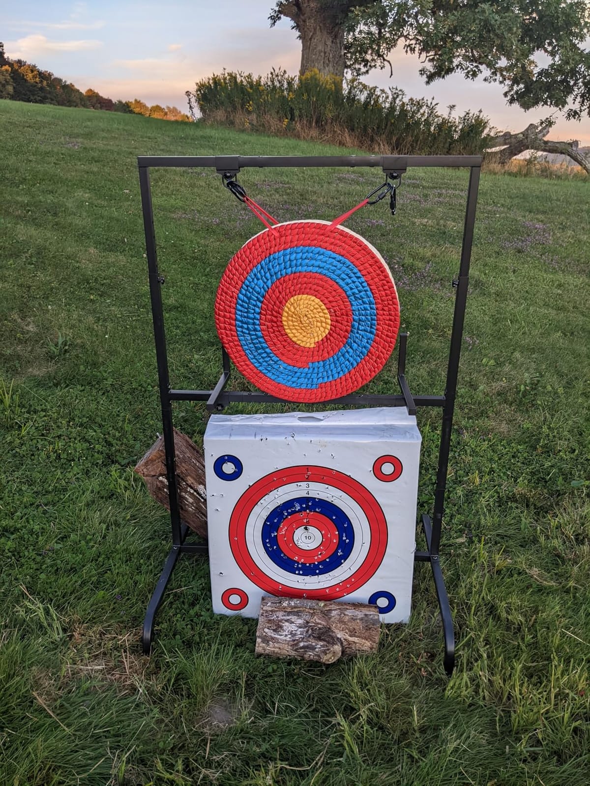 Adjustable Archery Target Stand, Portable Shooting Target Holder for Foam, 3D, Straw Archery Targets, Hunting Bow and Arrow, Raised Leg Design for Indoor/Outdoor Shooting Range Practice customer photo 2