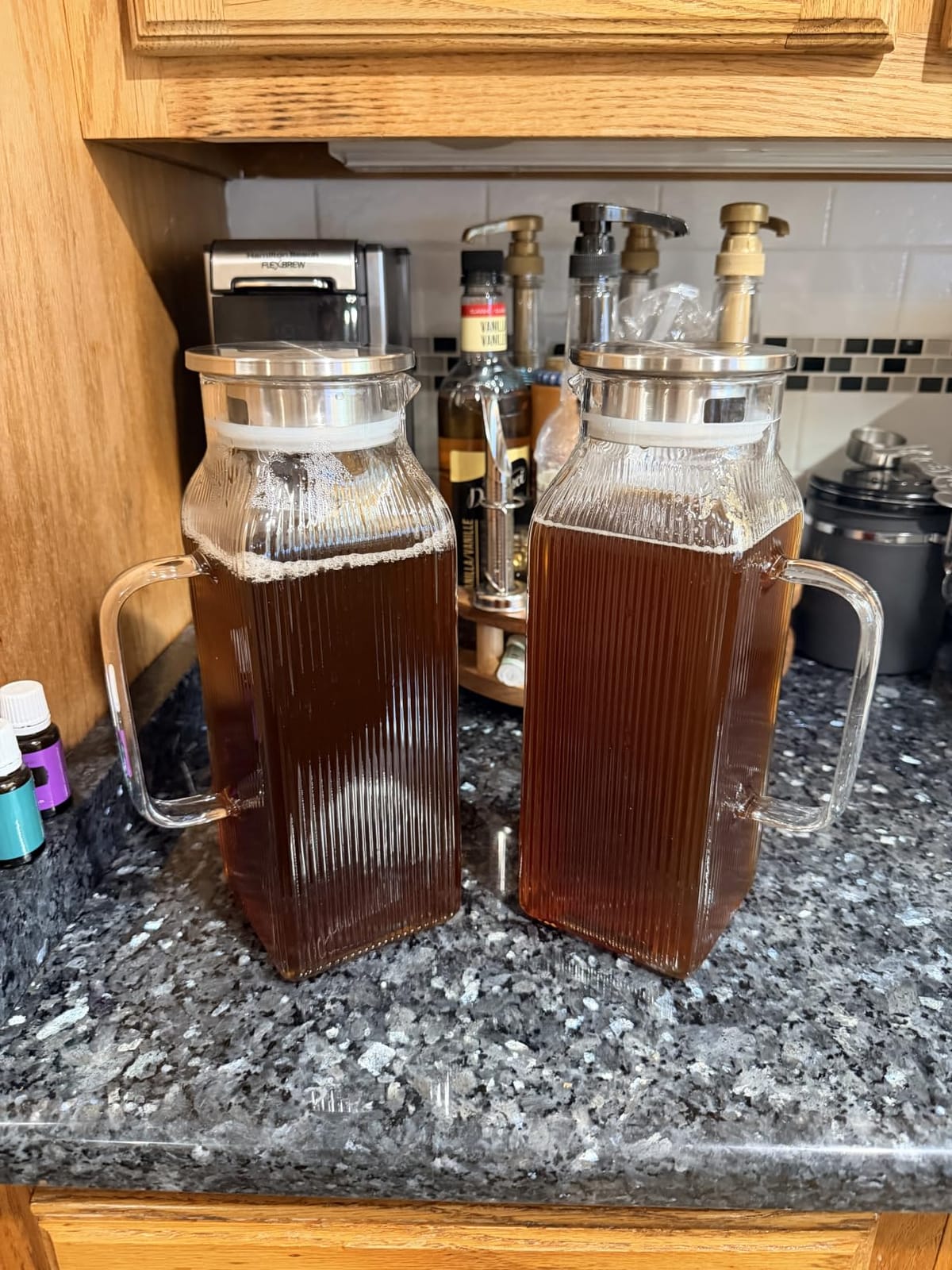 2 Pack 2 Liter/68 oz Square Glass Pitcher with Lid, Classic Stripes Water Pitchers with Handle for Fridge, Large Jug for Iced Tea, Coffee, Borosilicate Glass Carafe for Hot/Cold Brew Drink, Gold customer photo 2