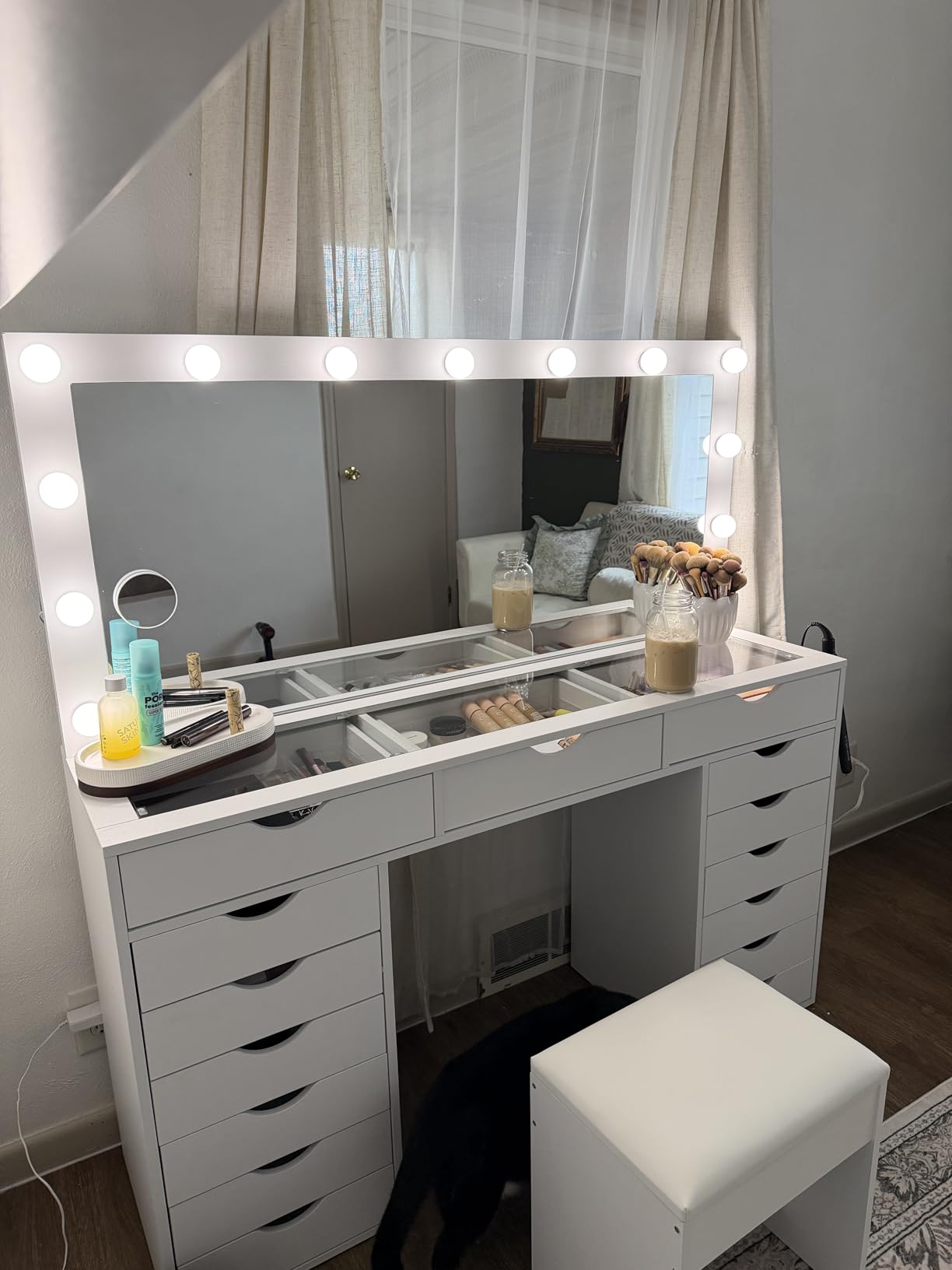 Yanosaku Vanity Desk with Mirror and Lights, Makeup Table with Charging Station, 3 Color Lighting Modes, 15 Drawers Dressing Table, Vanity with Chair for Bedroom, White customer photo 1
