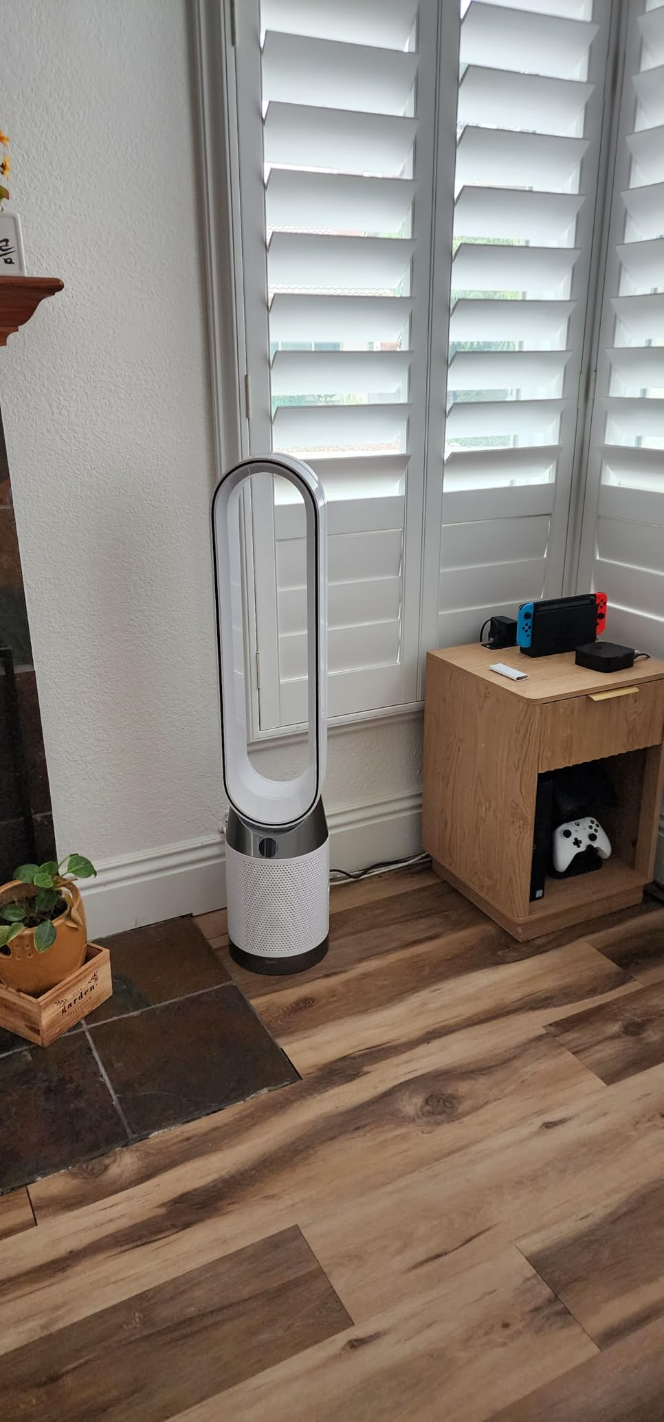 Dyson Purifier Cool PC1, HEPA Air Purifier Tower Fan, App and remote controlled, 350° oscillation, 10 levels, bladeless (White) customer photo 2