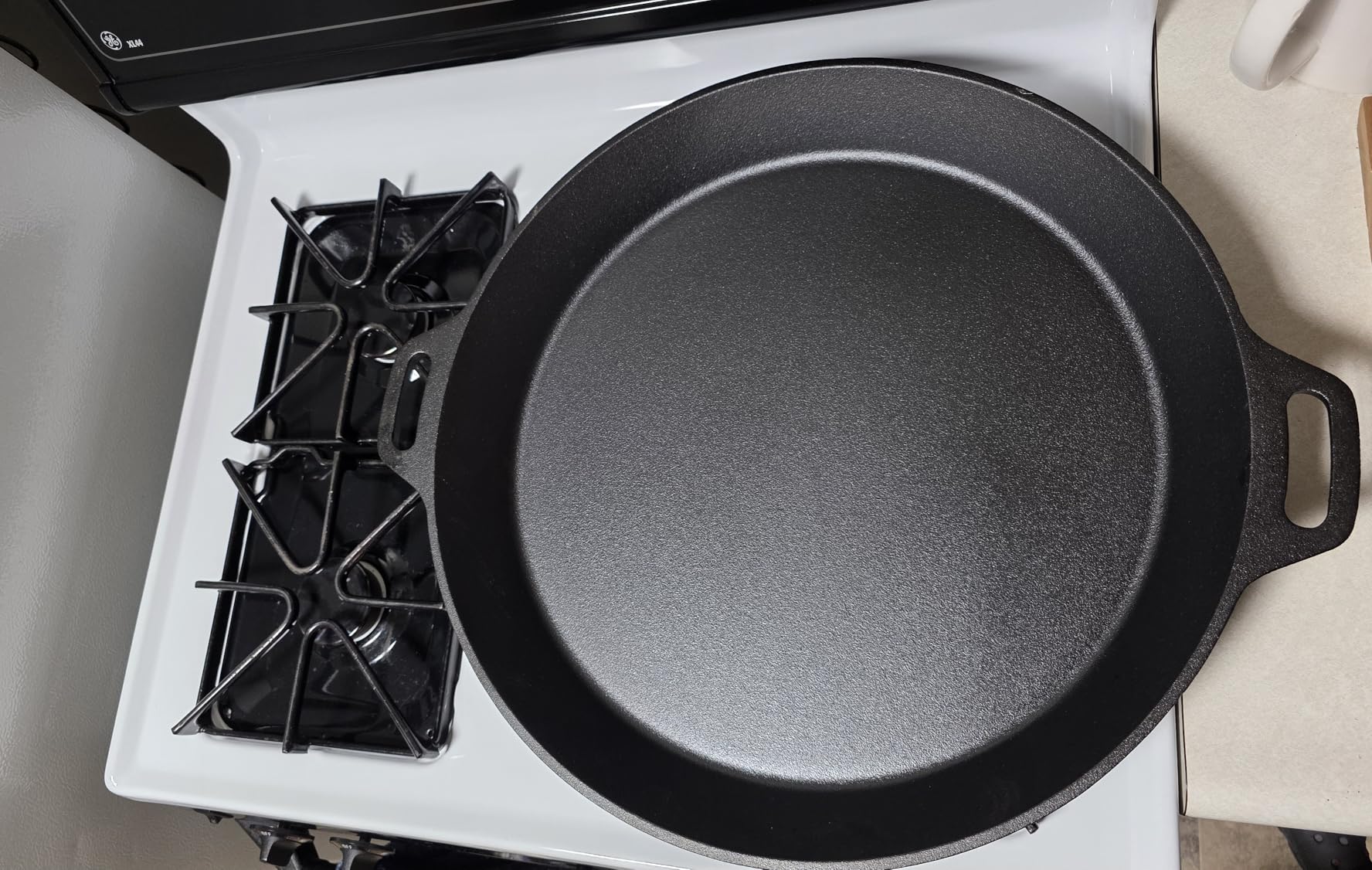Extra Large Pre-Seasoned 20 Inch Cast Iron Skillet, Double Handle | XL Heavy Duty Pan, Ideal for Grill, Oven, Stove, Campfire Use customer photo 1