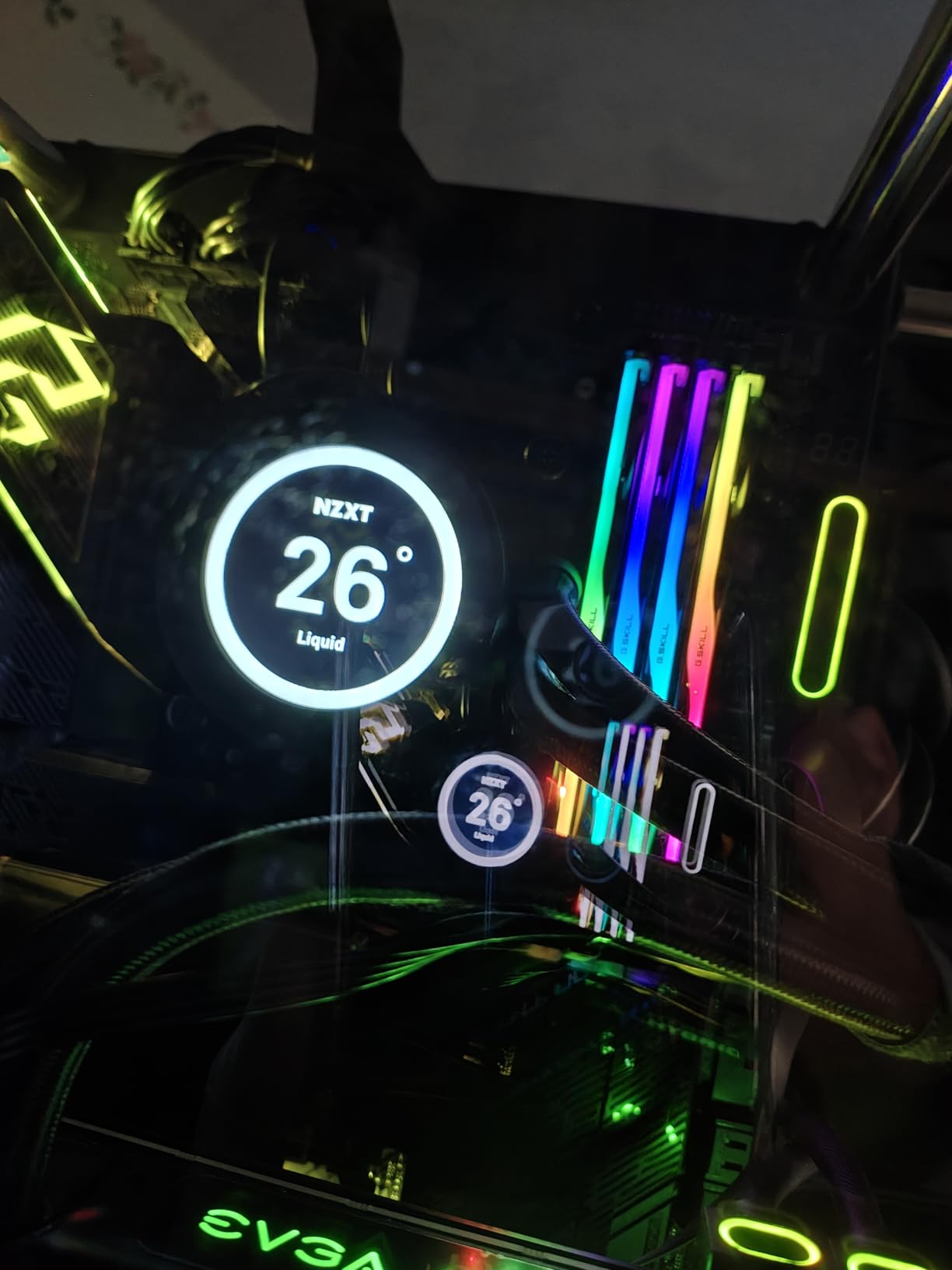 NZXT Kraken Plus 240 - 240mm AIO CPU Cooler, LCD - Black, 240mm AIO with customizable LCD and Turbine pump for improved thermals, F120P fans, simple install, CAM control customer photo 1