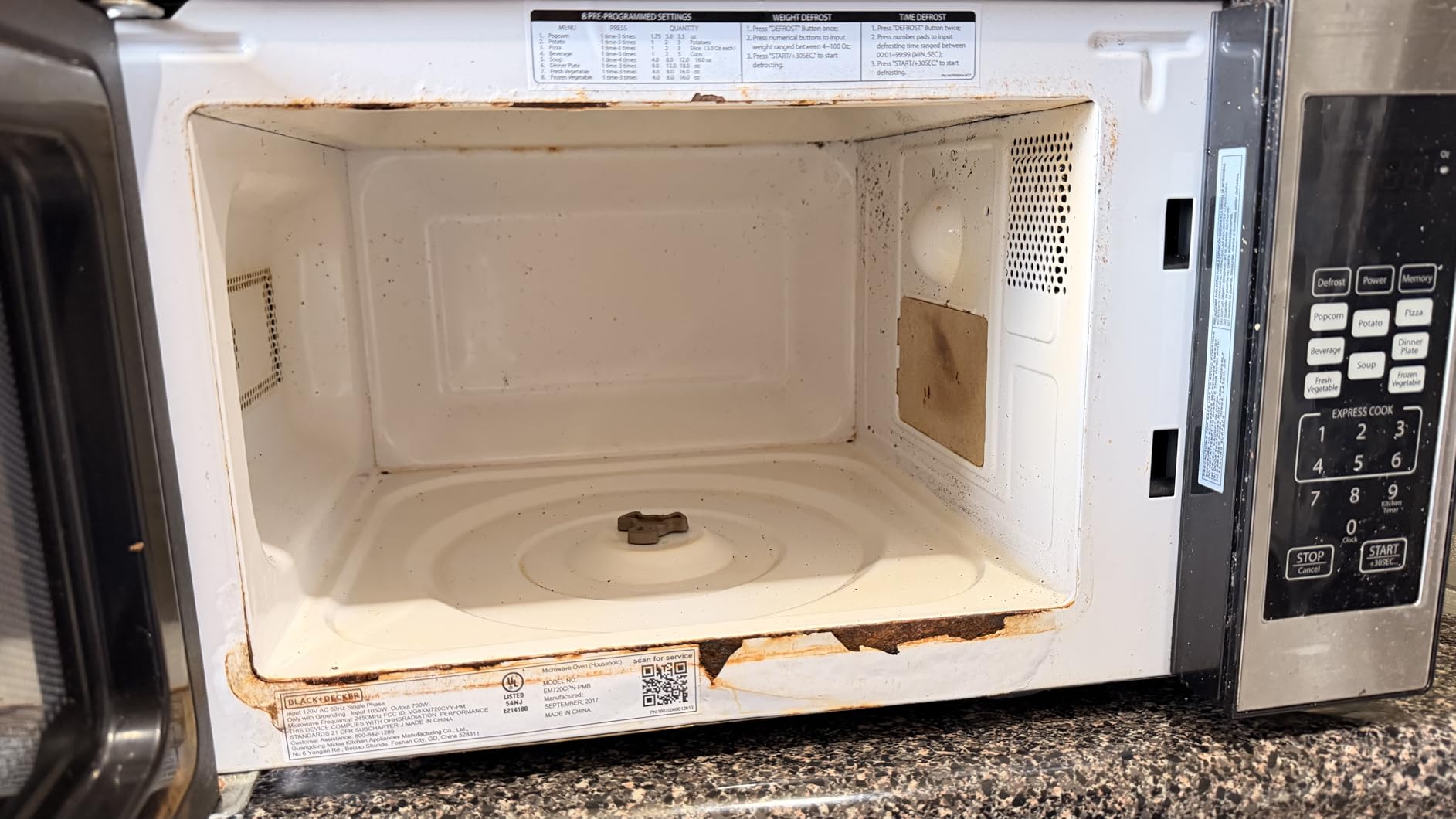 Countertop Microwave Ovens 0.7 Cu. Ft. 700 Watts Microwave Oven With LED Lighting,Turntable and Child Lock,Compact Microwave Perfect for Apartments and Dorms,Easy Clean Interior, Black customer photo 2