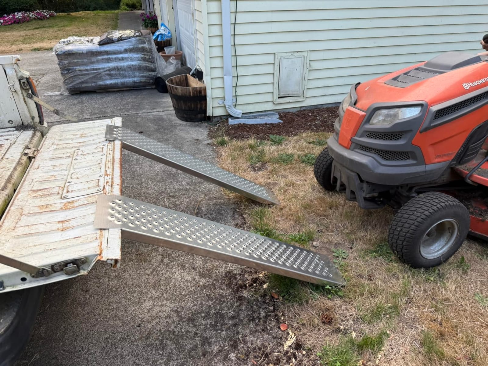 85 inch x 54 inch Aluminum Foldable Ramp, Snowmobile Loading Ramp with Wide Glides, Loading Ramps, 1500 LBS Capacity Loading Ramps with Straps for ATV/Motorcycle/Trailer customer photo 2