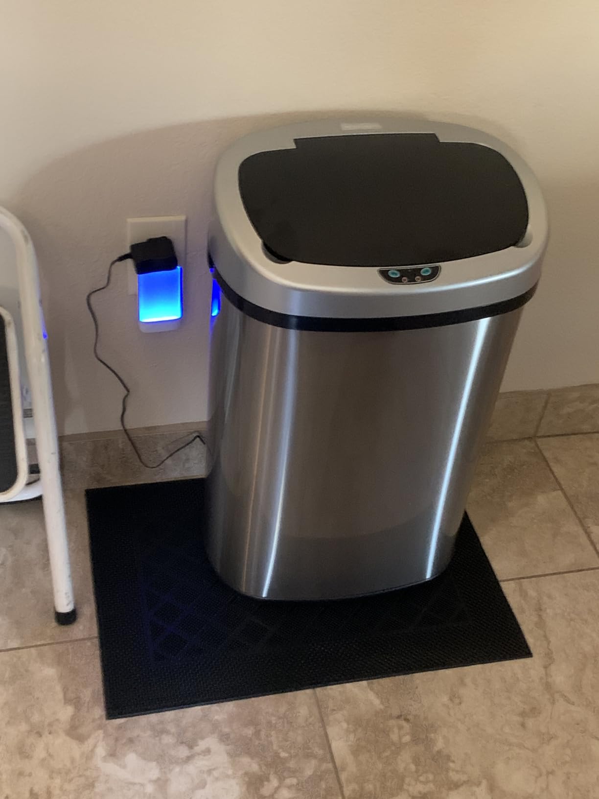 iTouchless Patented Large 24 Gallon Motion Sensor Trash Can | Odor Filter | Extra-Large 91L Stainless Steel Commercial Kitchen Garbage Bin | 1.5-yr Battery Life | AC adapter Jack customer photo 1