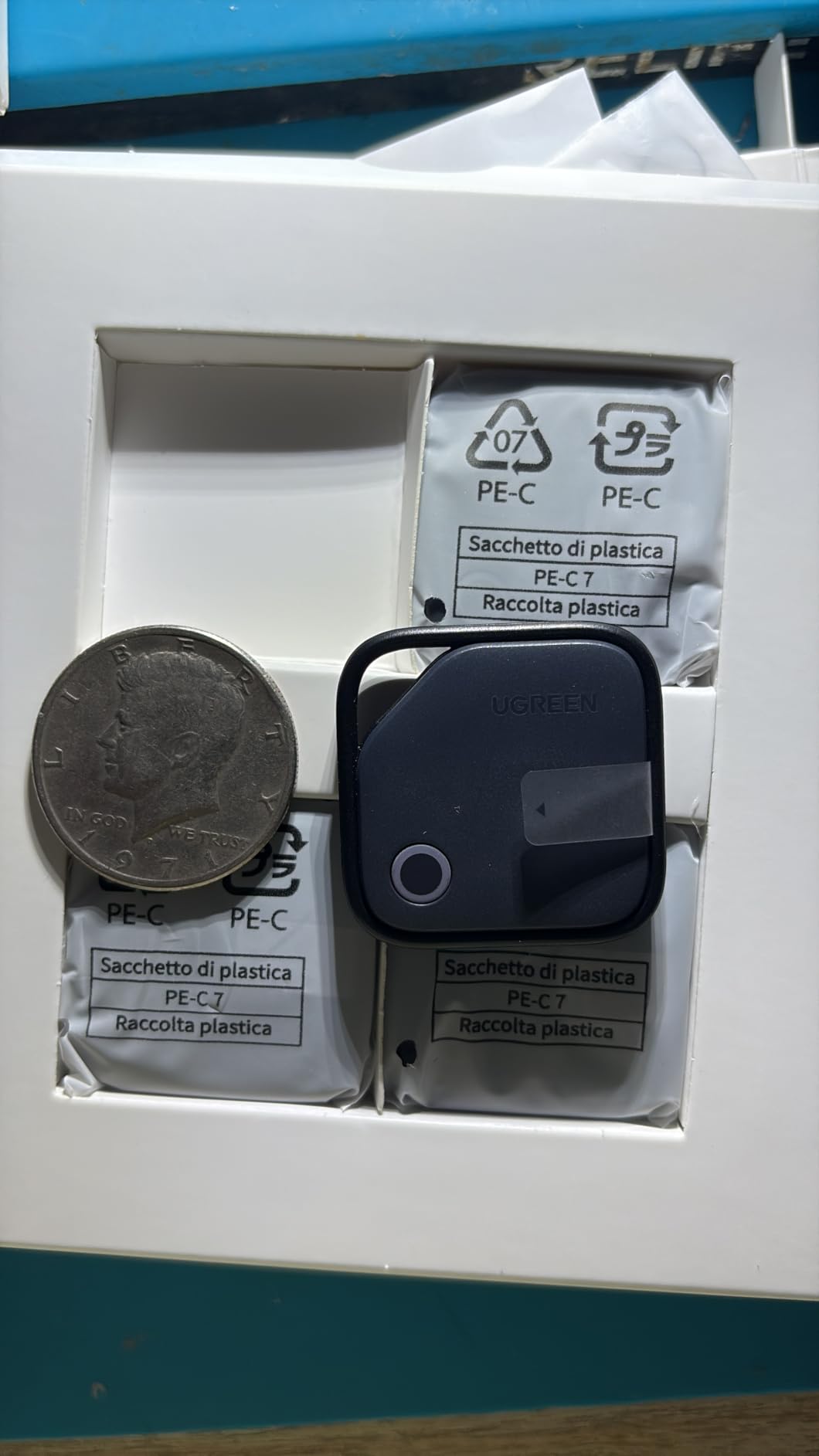 UGREEN FineTrack Air Tracker Tags (iOS Only) 4 Pack Key Finder | Bluetooth Tracker 2-Year Replaceable Battery Compatible with Apple Find My for Keys, Luggage [Apple Find My Certified] customer photo 2