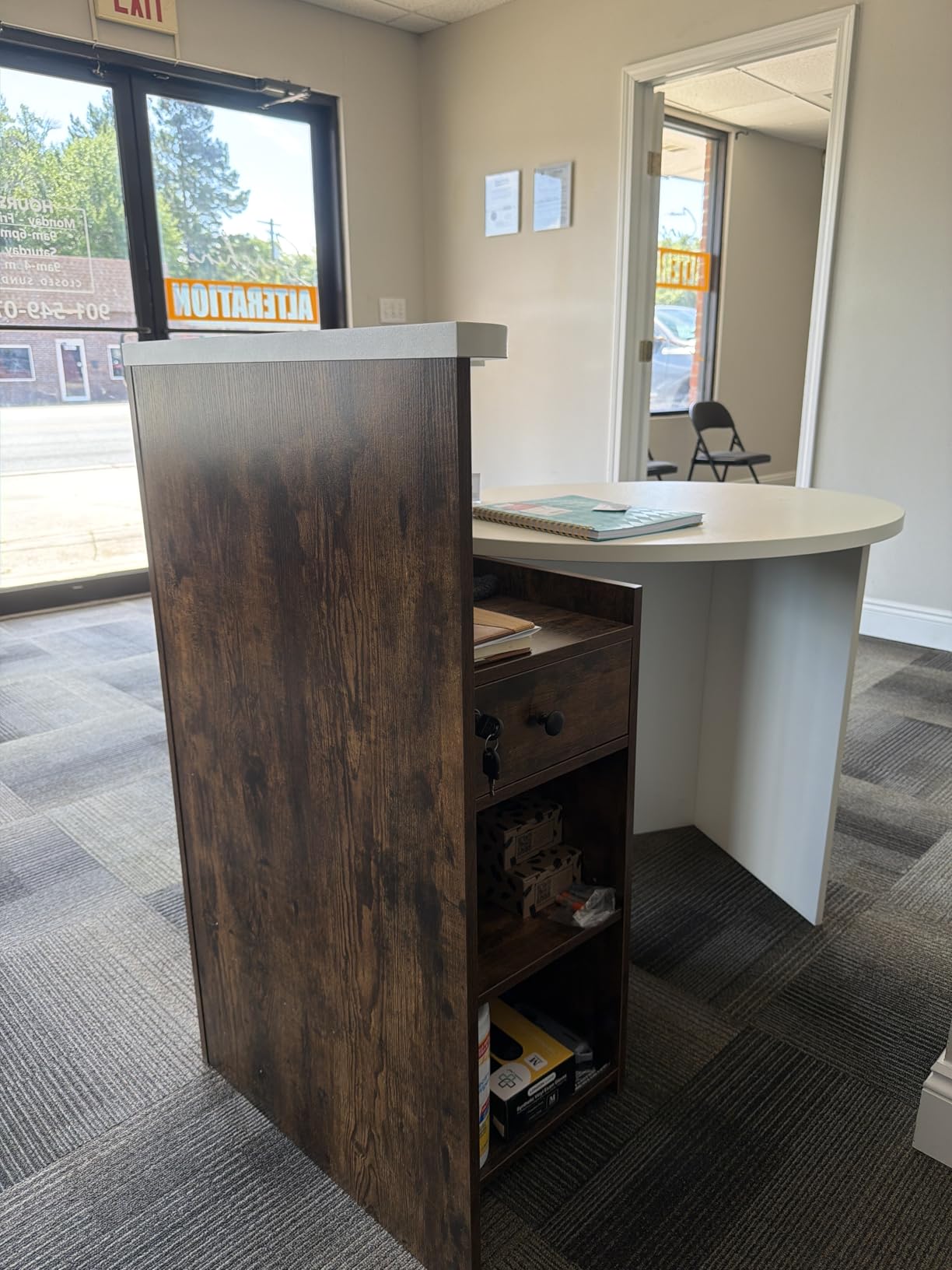 GIANTEX Reception Desk, Front Counter Desk with Lockable Drawer, Checkout Table with Round Tabletop, Corner Shelf & Adjustable Shelf for Office Beauty Salon Retail Store (Brown & White) customer photo 1