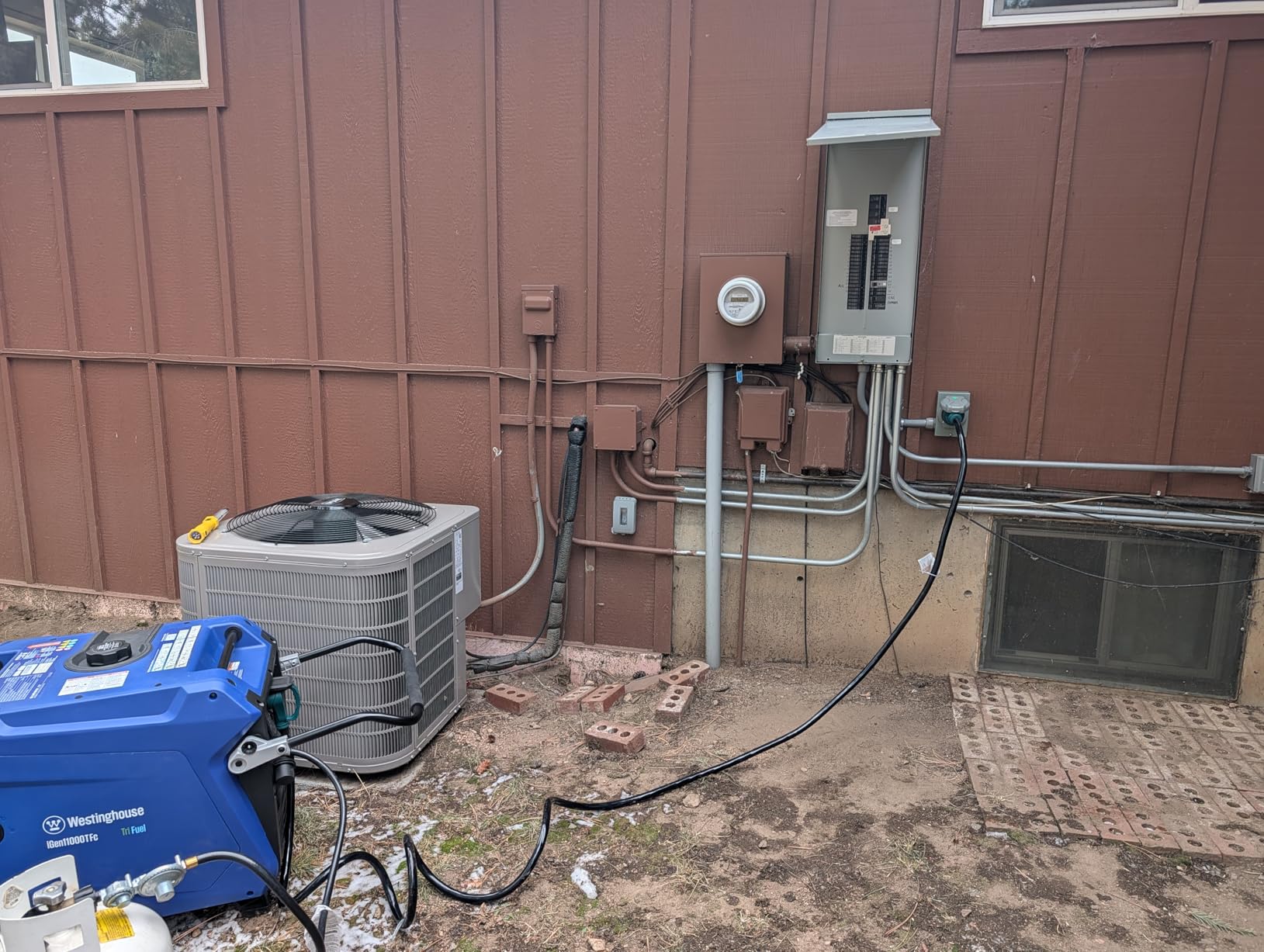 Westinghouse 12000 Peak Watt Tri-Fuel Portable Inverter Generator, Remote Start, Transfer Switch Ready, Gas/Propane/Natural Gas Powered, Low THD, Safe for Electronics, Parallel Capable, CO Sensor customer photo 1
