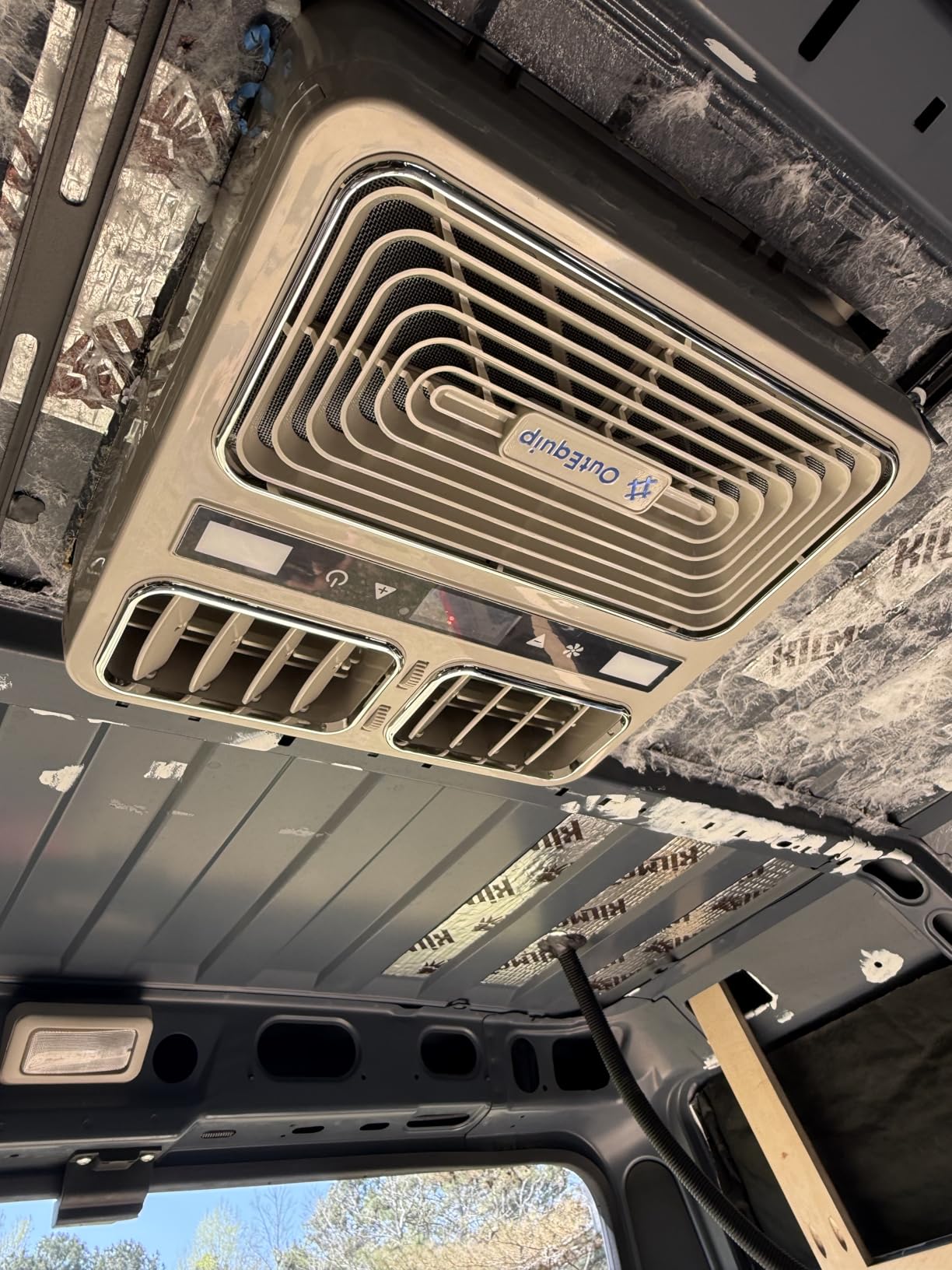 12V RV Air Conditioner with Heat Pump, 11,500 BTU Rooftop AC Unit for Vans, Campers, Trailers, Low Power Consumption, Quiet Operation customer photo 2