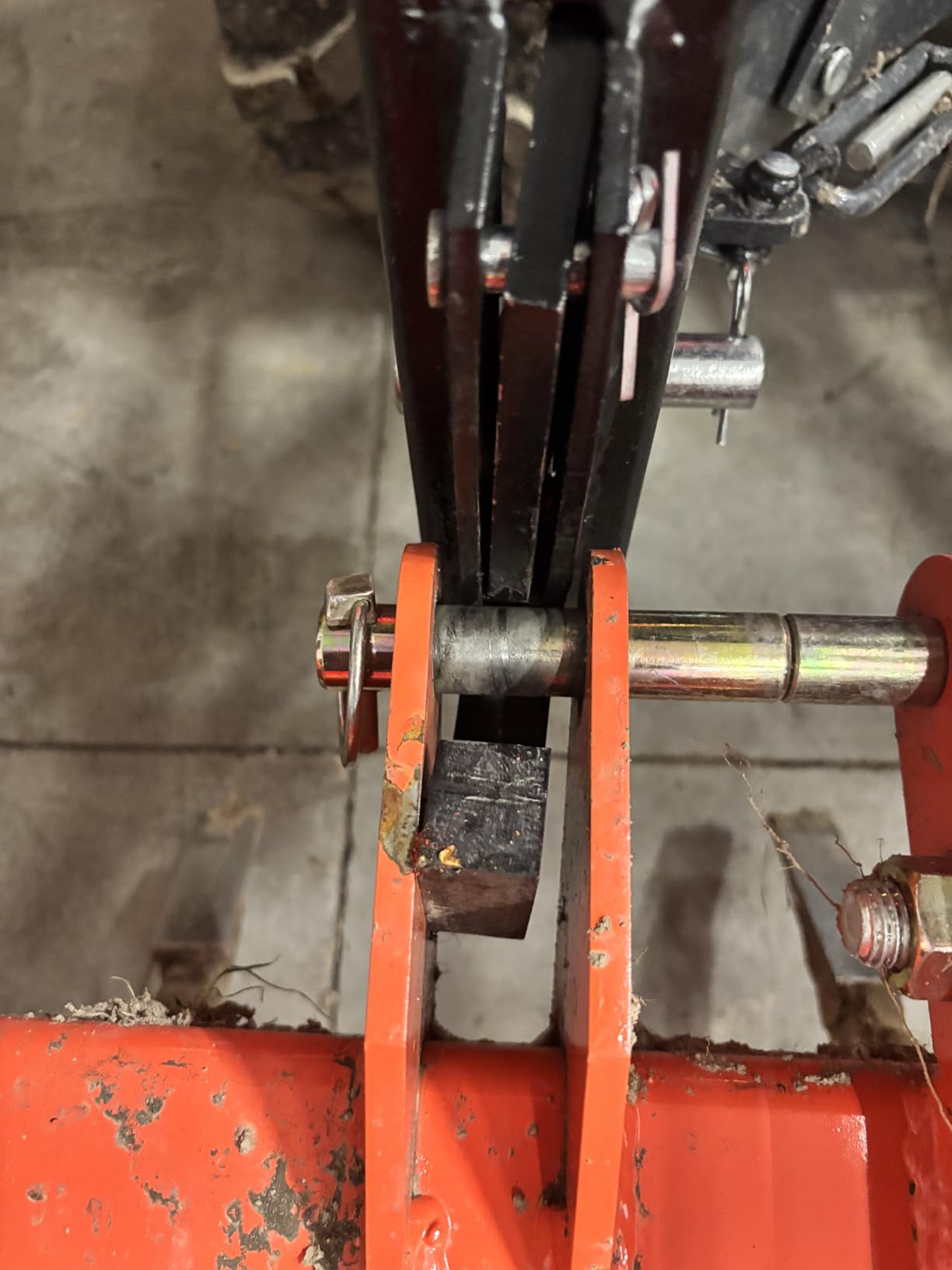 VEVOR 3-Point Quick Hitch with 2 in Receiver, 3000 Lbs Lift Capacity, 3-Pt Hitch with 5 Level Adjustable Bolt, Adaptation to Category 1 & 2 Tractor, Heavy Duty 3 Point Attachments, Orange customer photo 1
