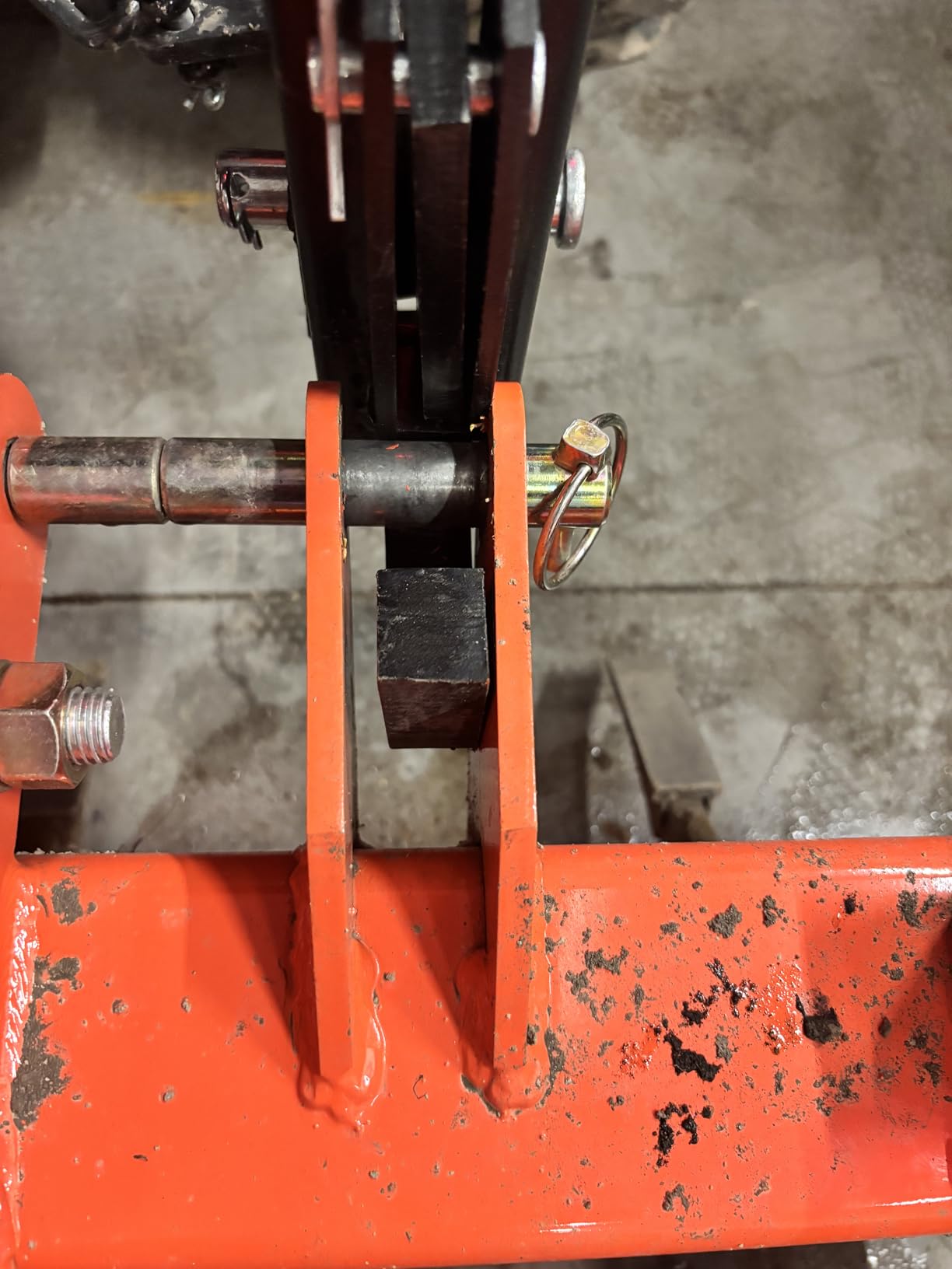 VEVOR 3-Point Quick Hitch with 2 in Receiver, 3000 Lbs Lift Capacity, 3-Pt Hitch with 5 Level Adjustable Bolt, Adaptation to Category 1 & 2 Tractor, Heavy Duty 3 Point Attachments, Orange customer photo 2