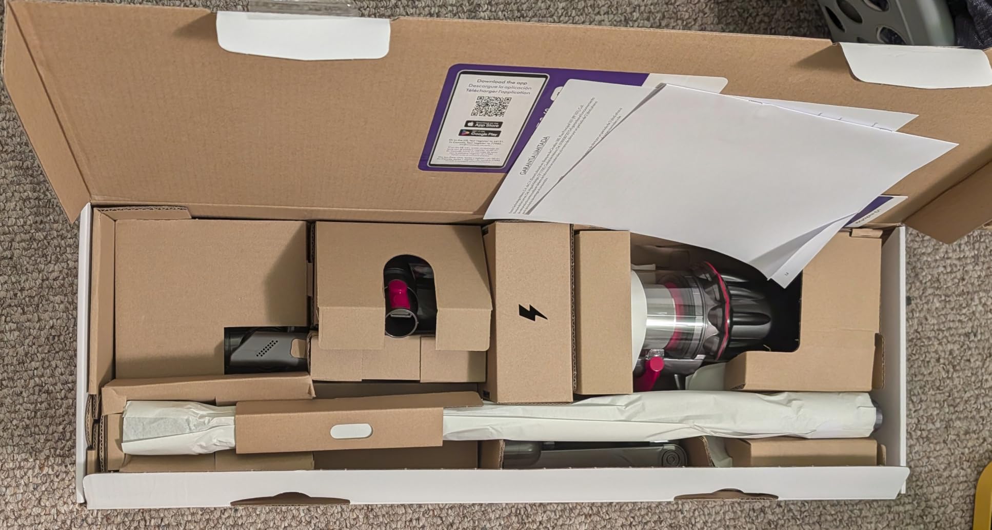 Dyson V9 Motorbar Cordless Vacuum, Cleans Hard Floors and Carpets, Detangles, Converts to Handheld, 100AW, 3 Power Modes, Up to 40 Minutes customer photo 1