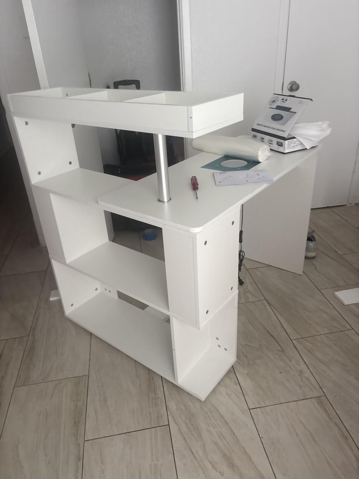 Manicure Table, L-Shaped Nail Tech Desk with Dust Collector, Reversible Rotating Table & Storage Shelf, Acetone Resistant Beauty Salon Station, White customer photo 2