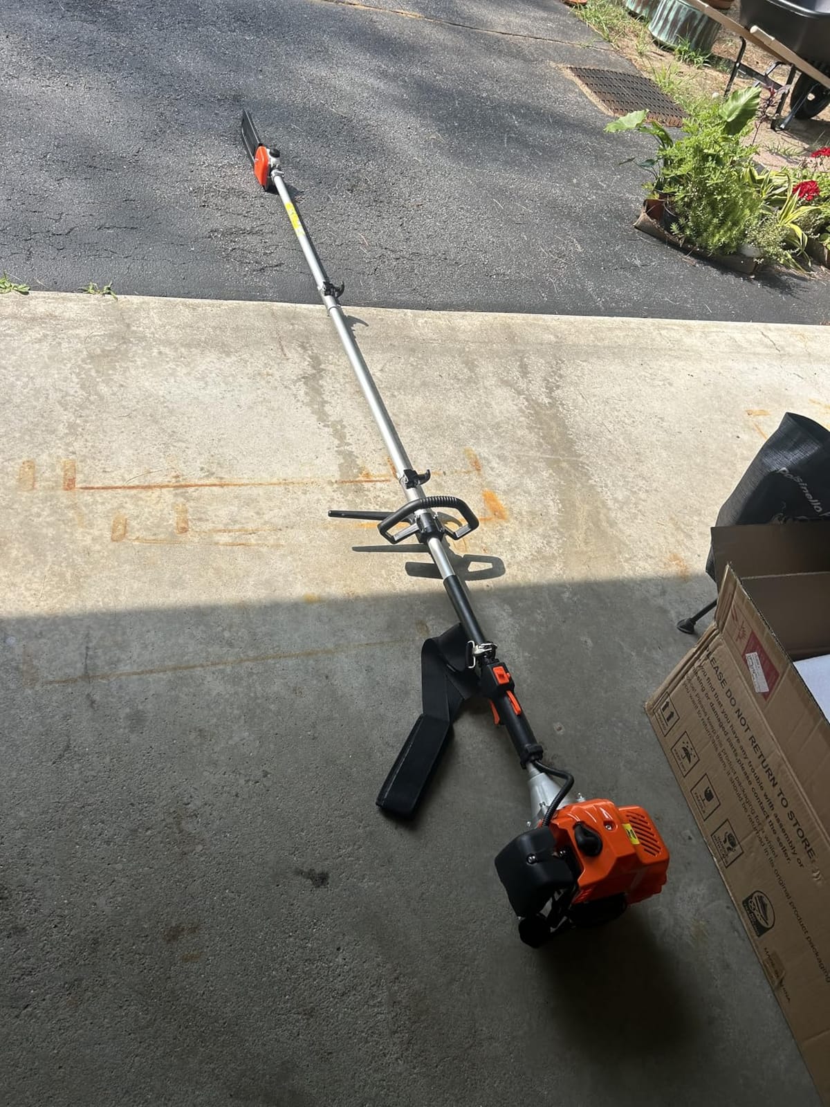 Bavnnro Gas Powered Pole Saw, 48cc 2-Cycle Gas Pole Saws for Tree Trimming with 11.5in Cutting Bar,16-FT Height Reachable Cordless Extension Chainsaw for Tree Trimming Bush Pruning Branch Cutting customer photo 2