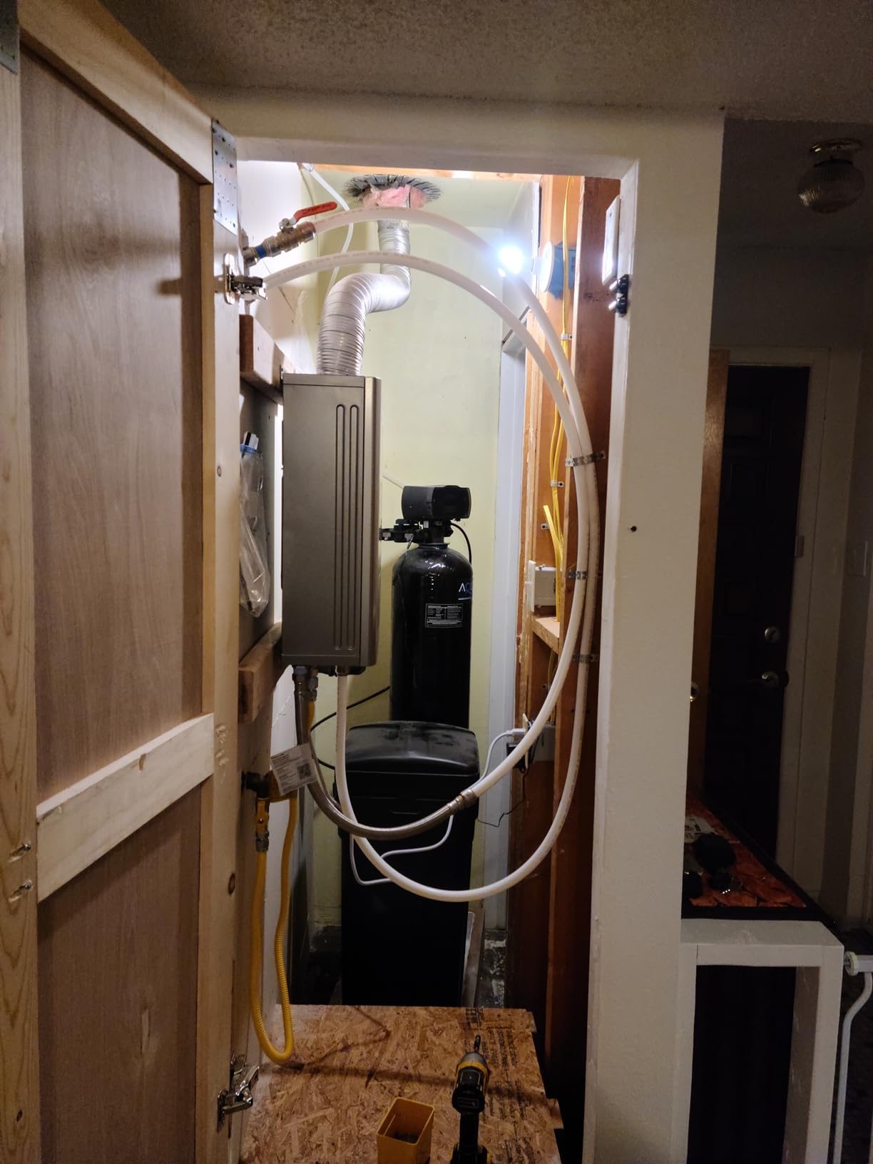 APUS Natural Gas Tankless Water Heater, 140,000 BTU, Up to 6.8 GPM, Indoor, 4-5 Points Whole Home, Zero-Cold-Water Instant, Booster Flow Pump, Smart Wi-Fi APP, 95-140°F Control, Anti-Freeze customer photo 2