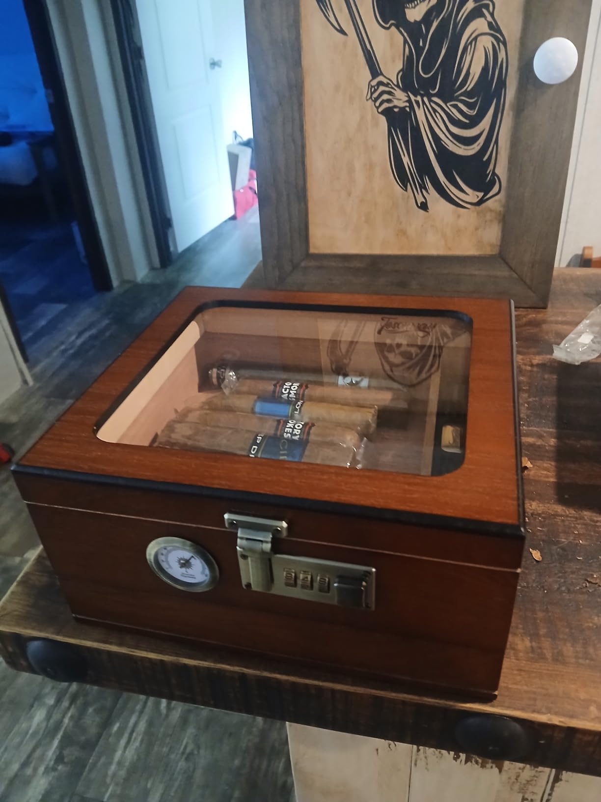 Tesonway Cigar Humidor,Cedar Wood Humidor Cigar Box,Glass Top Desktop Humidor with Digital Thermo-Hygrometer, Humidifier, Divider, Accessories Drawer and Combination Lock,Cigar Gift for Men customer photo 1