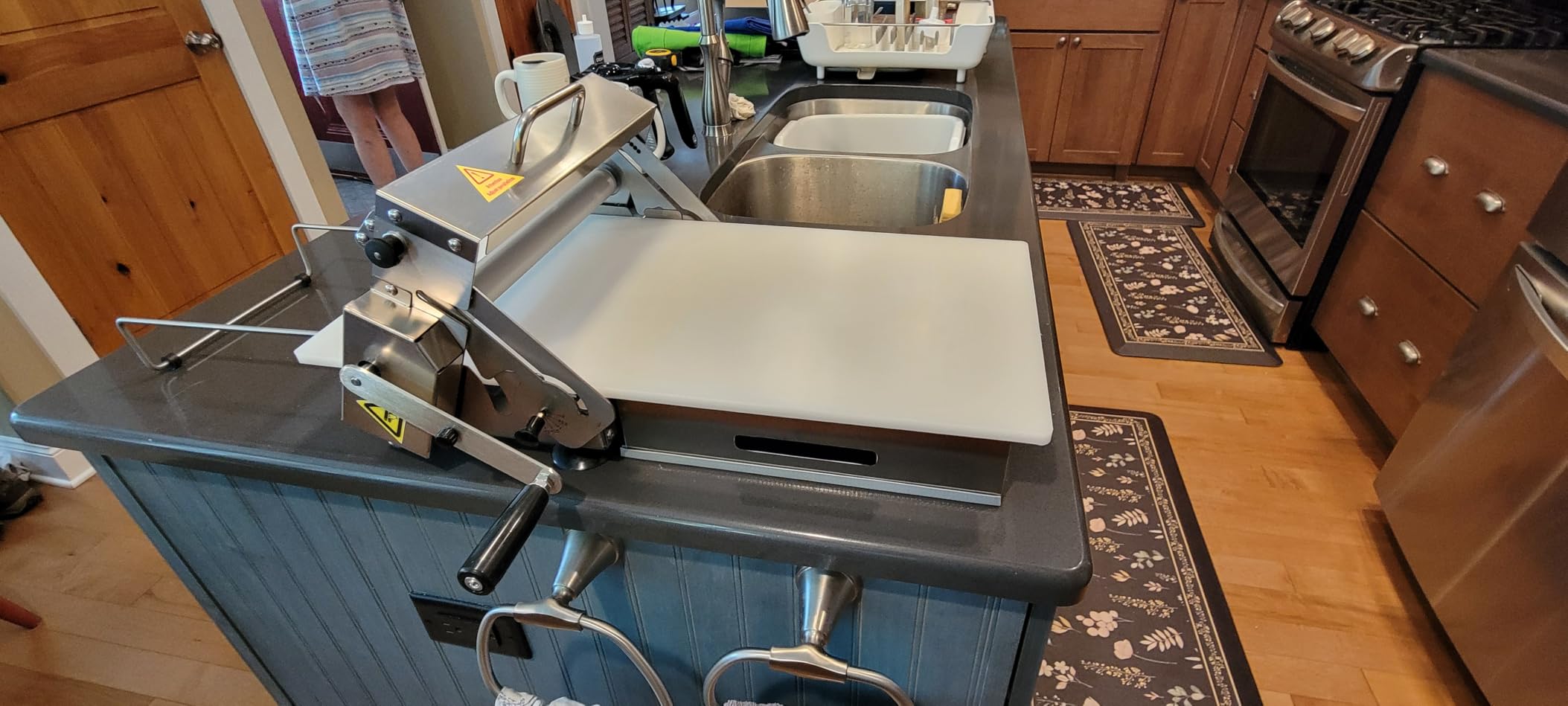 Commercial Dough Sheeter, Reversible Puff Pastry and Fondant Sheeter, Manual Sheeter, Adjustable Thickness from 0 to 25 mm, Foldable Sheeter, Model 400 customer photo 1