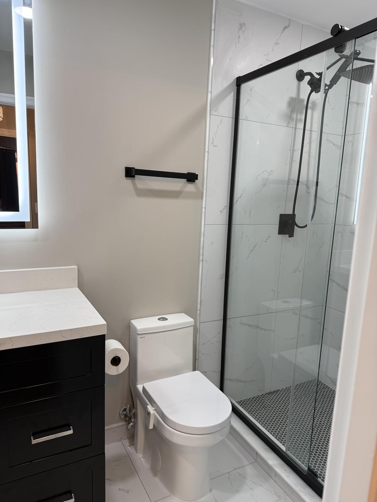 DeerValley Compact One Piece Toilet with Comfortable Seat Height Modern Standard Toilet for Small Bathroom Dual Flush 1.1/1.6 GPF Powerful & Quiet 12'' Rough-In Skirted Toilets customer photo 1