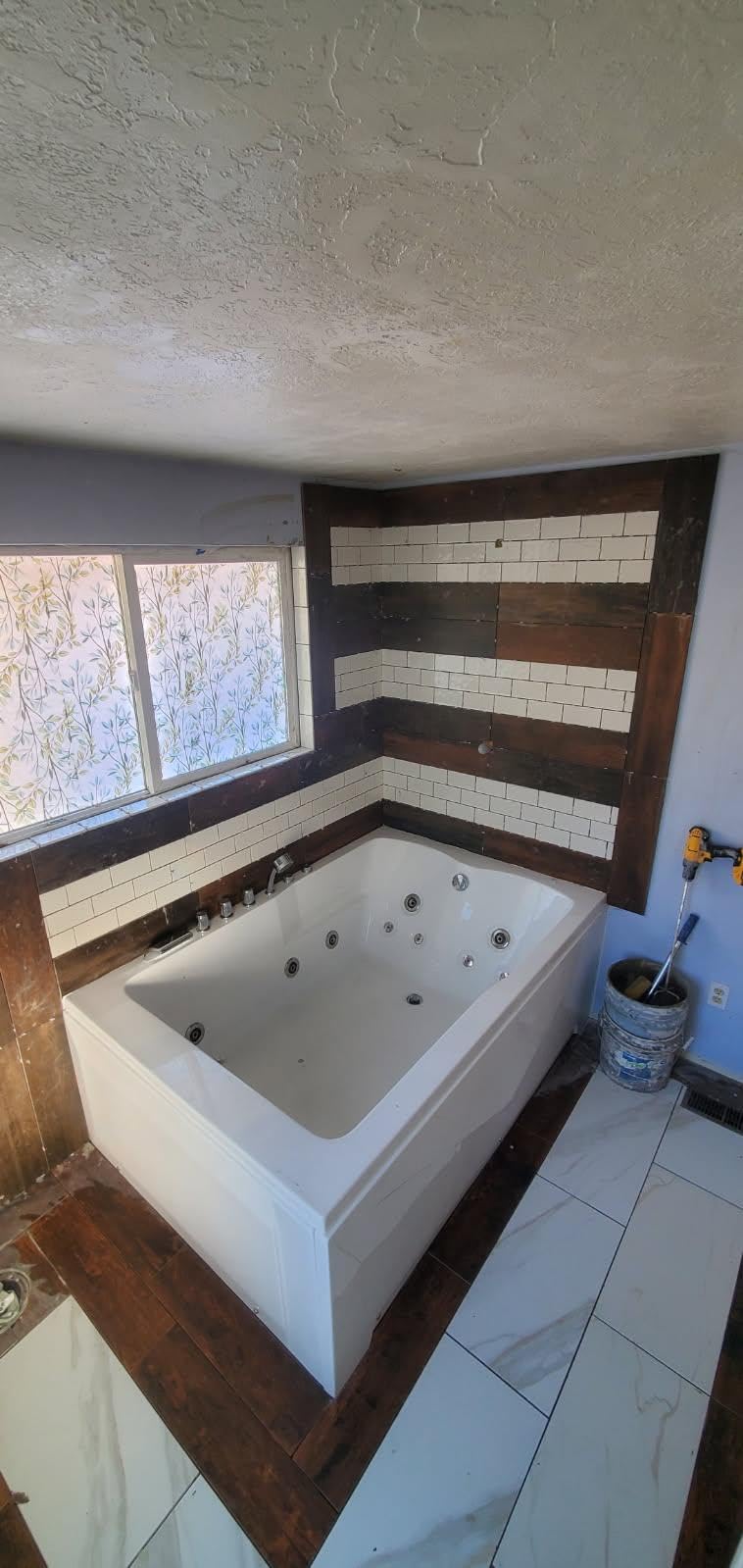 Empava 2 Person Heated Soaking Whirlpool Bathtub, 71