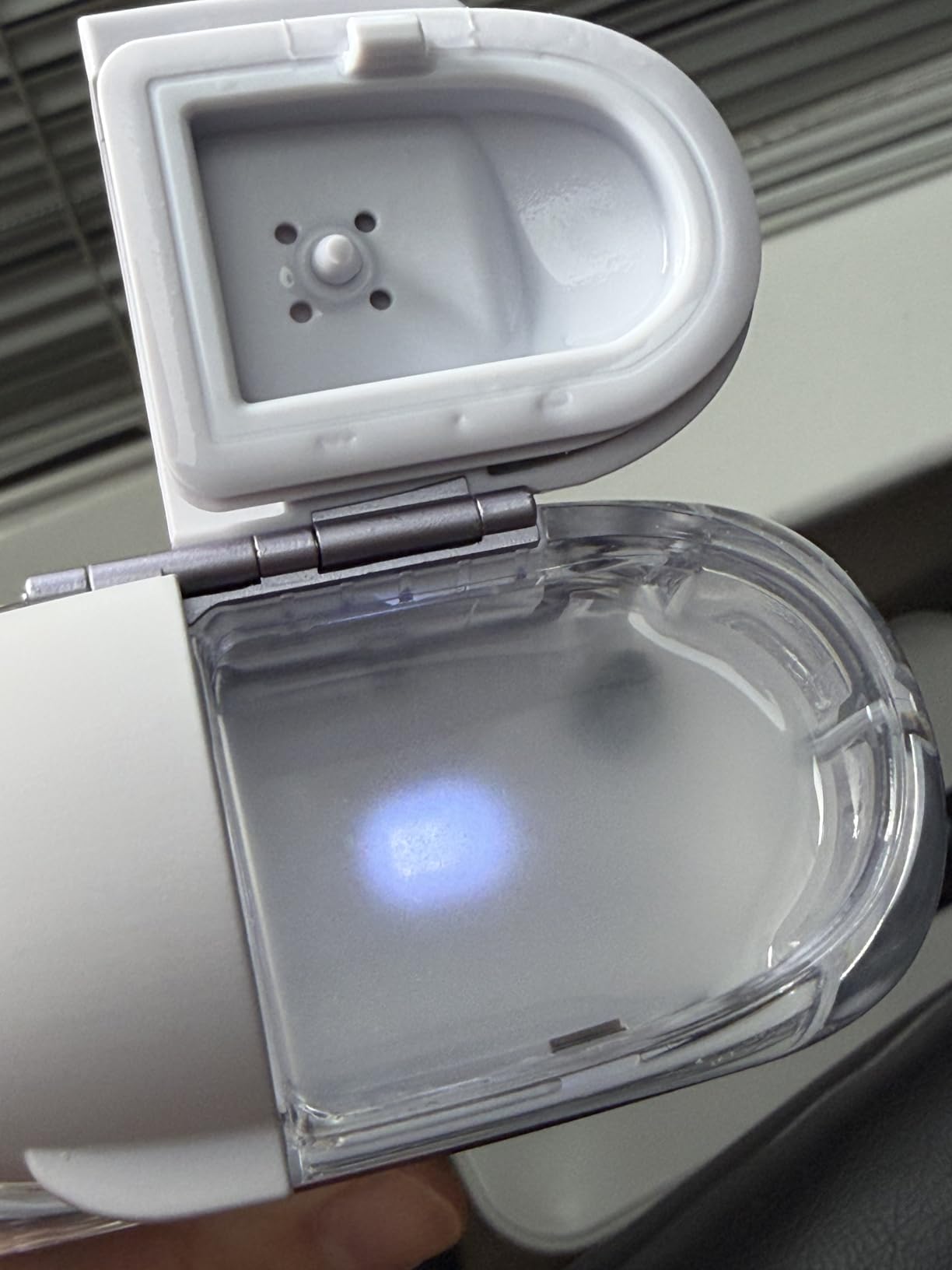Shark FacialPro Glow + DePuffi 2-in-1 Facial & Contrast Therapy, FH320PL customer photo 1