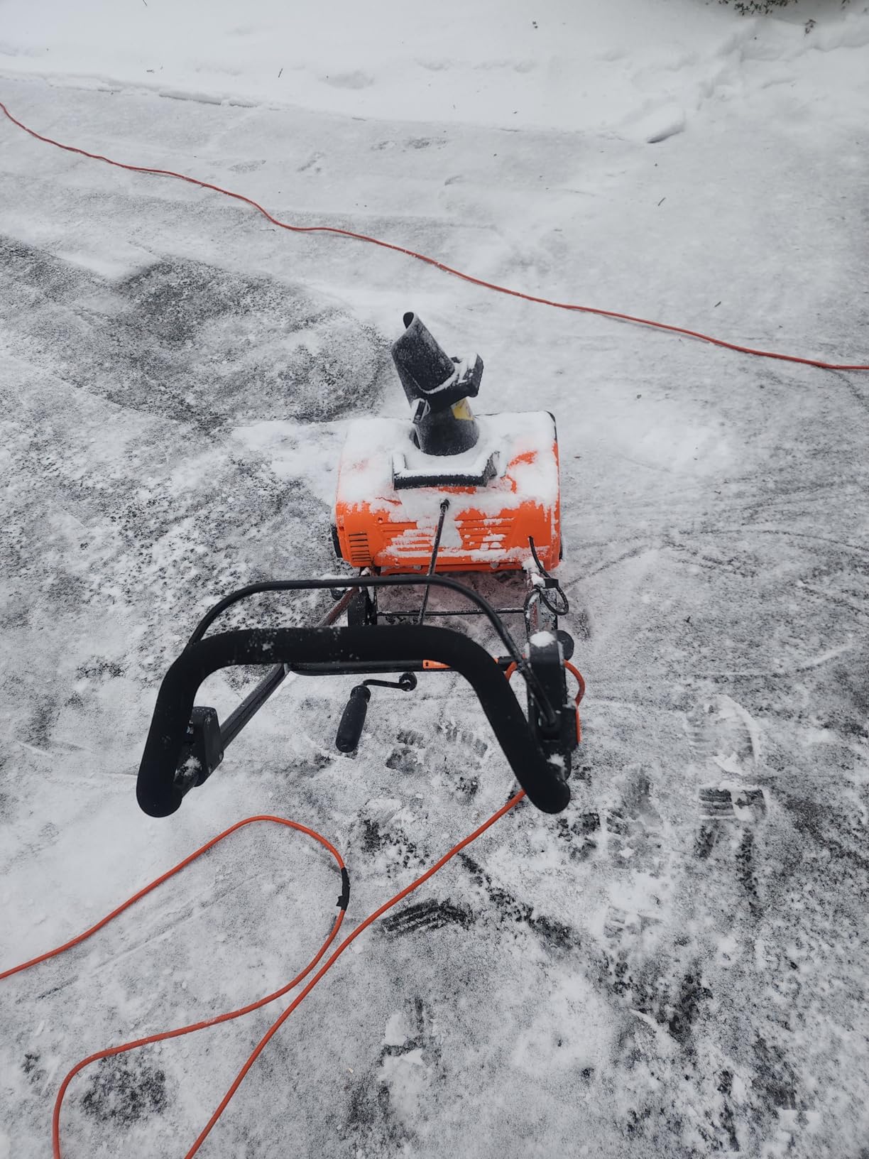 VEVOR Corded Electric Snow Shovel, 12A 17 inch Snow Shovel, 60 degree Adjustable Chute, 20 ft Throwing Distance, Snowthrower with Dual Safety Switch, Winter Ice Removal Tool for Driveway Sidewalk Patio customer photo 2