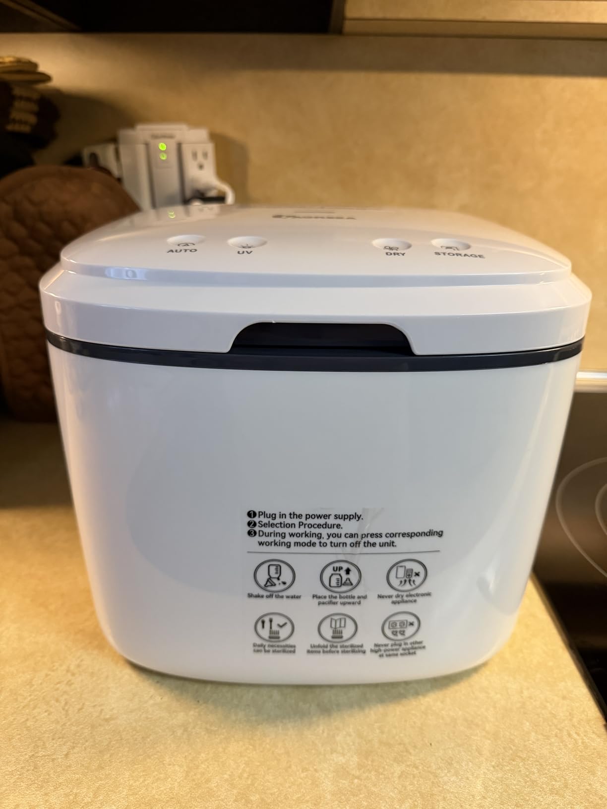 IAGREEA UV Cleaning and Dryer, 4 in 1 UV Box with 2 Fluorescent Tubes | 10L Countertop Cleaner, 360° Coverage, Touch Controls, Suitable for Toys/Toothbrushes/Keys/Other Household Items customer photo 1