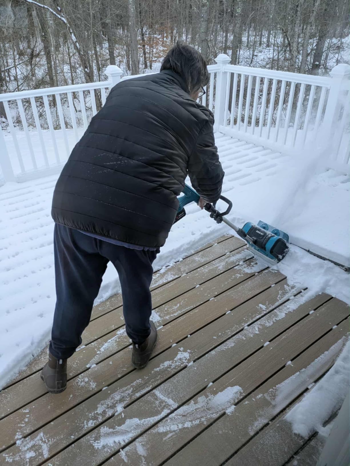 DEGGE Electric Cordless Snow Shovel, 2X 3.0Ah/ 21V/ 12-Inch Battery, Snow Blower with Directional Plate & Adjustable Front Handle for Driveway Sidewalk, Steps, Patio (Charger Included) customer photo 2