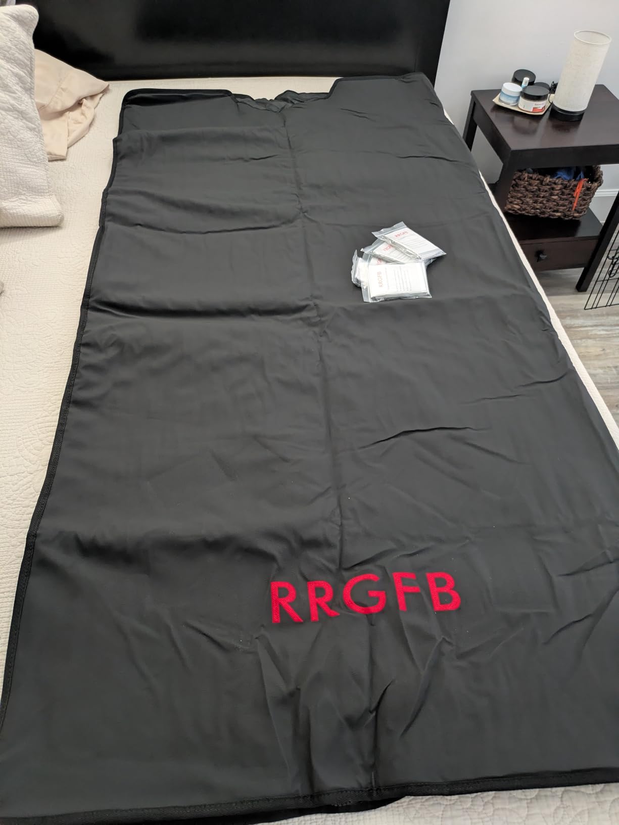 Infrared Sauna Blanket for Home, Low EMF Carbon Crystal Heating, Portable Dry Sauna Bag for Relaxation, Detoxification, 5.9ft×2.6ft, PU Sleeveless-Black customer photo 1