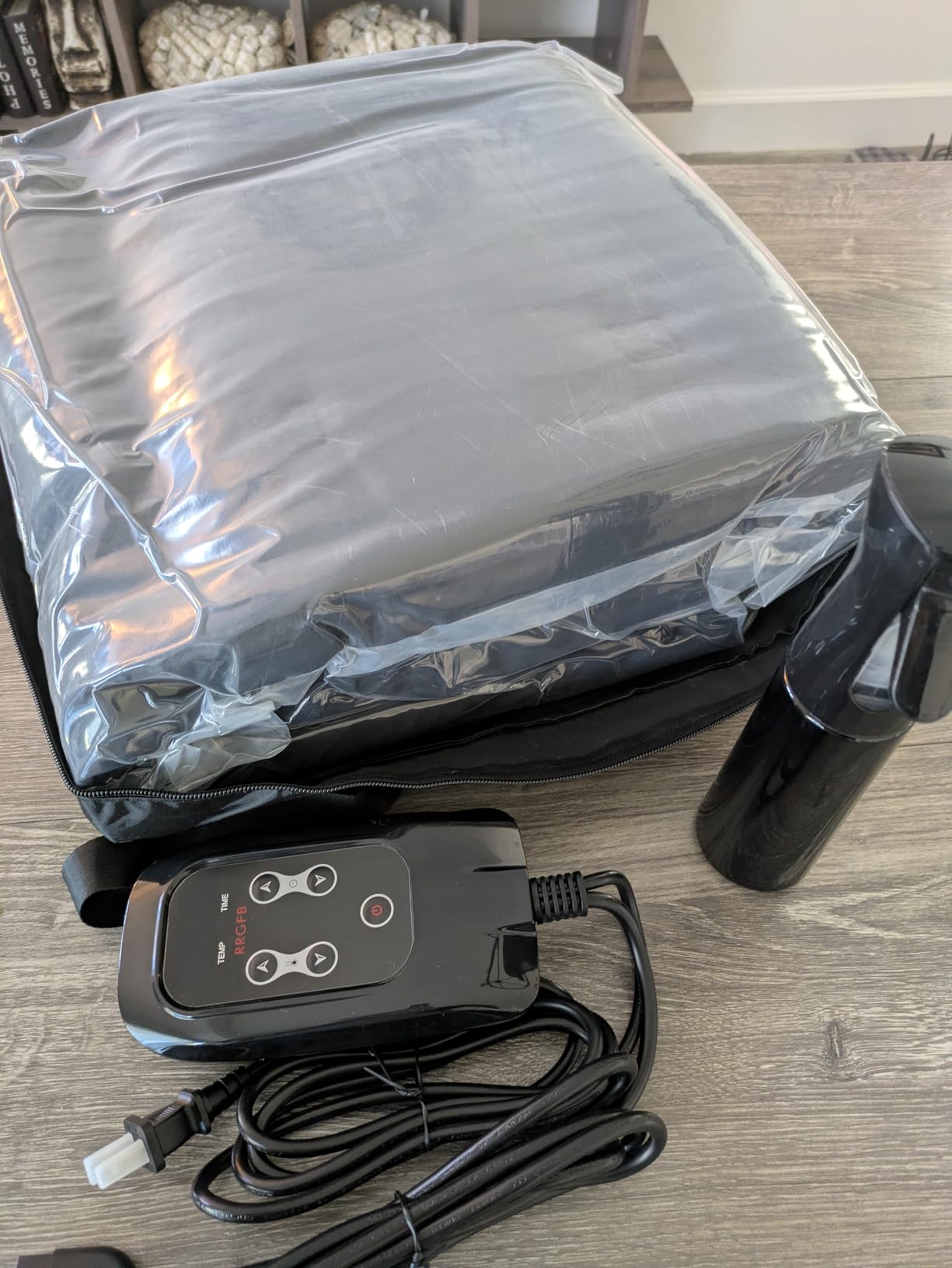 Infrared Sauna Blanket for Home, Low EMF Carbon Crystal Heating, Portable Dry Sauna Bag for Relaxation, Detoxification, 5.9ft×2.6ft, PU Sleeveless-Black customer photo 2