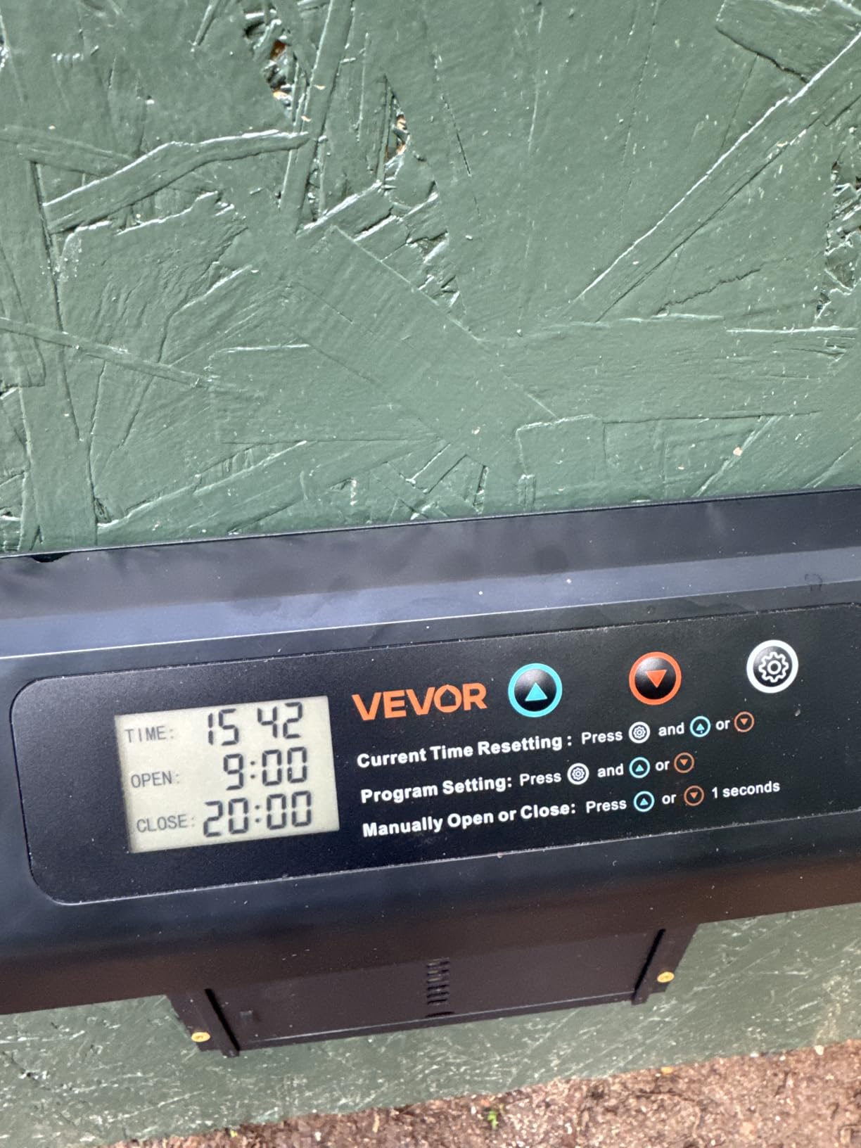 VEVOR Automatic Chicken Coop Door, DC & Battery Powered Chicken Door with LCD Display, Light Sensor, Timer & Manual Setting, Anti-Pinch Security, Durable Aluminum Alloy, Chick Run Gate Opener for Farm customer photo 1
