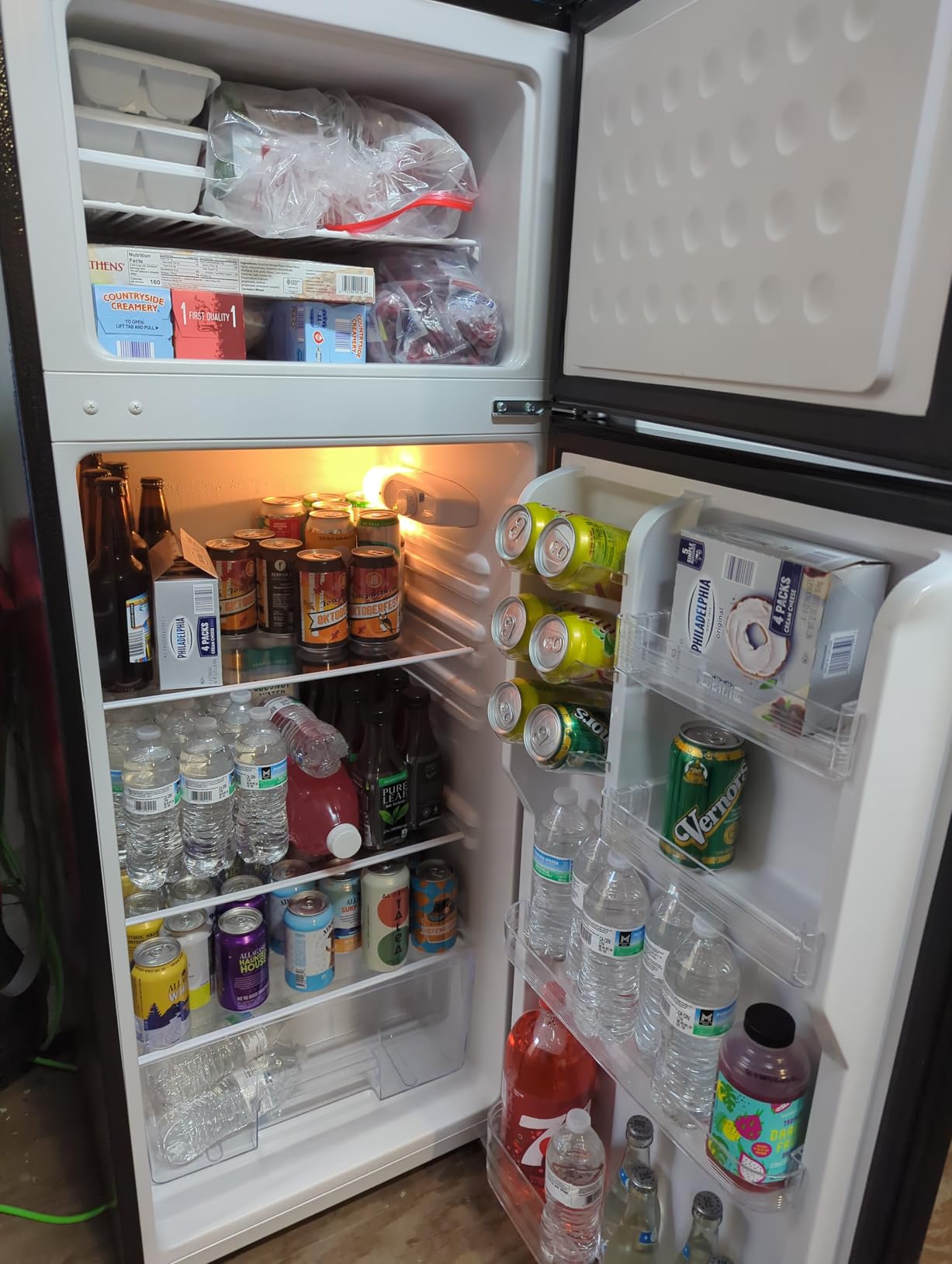 Upstreman 7.7 Cu Ft Apartment Refrigerator 2 Door Refrigerator with Freezer | Energy Efficient, Low Noise, 5 Adjustable Thermostat & Reversible Door for Apartment, Dorm, Office, Kitchen, White customer photo 1