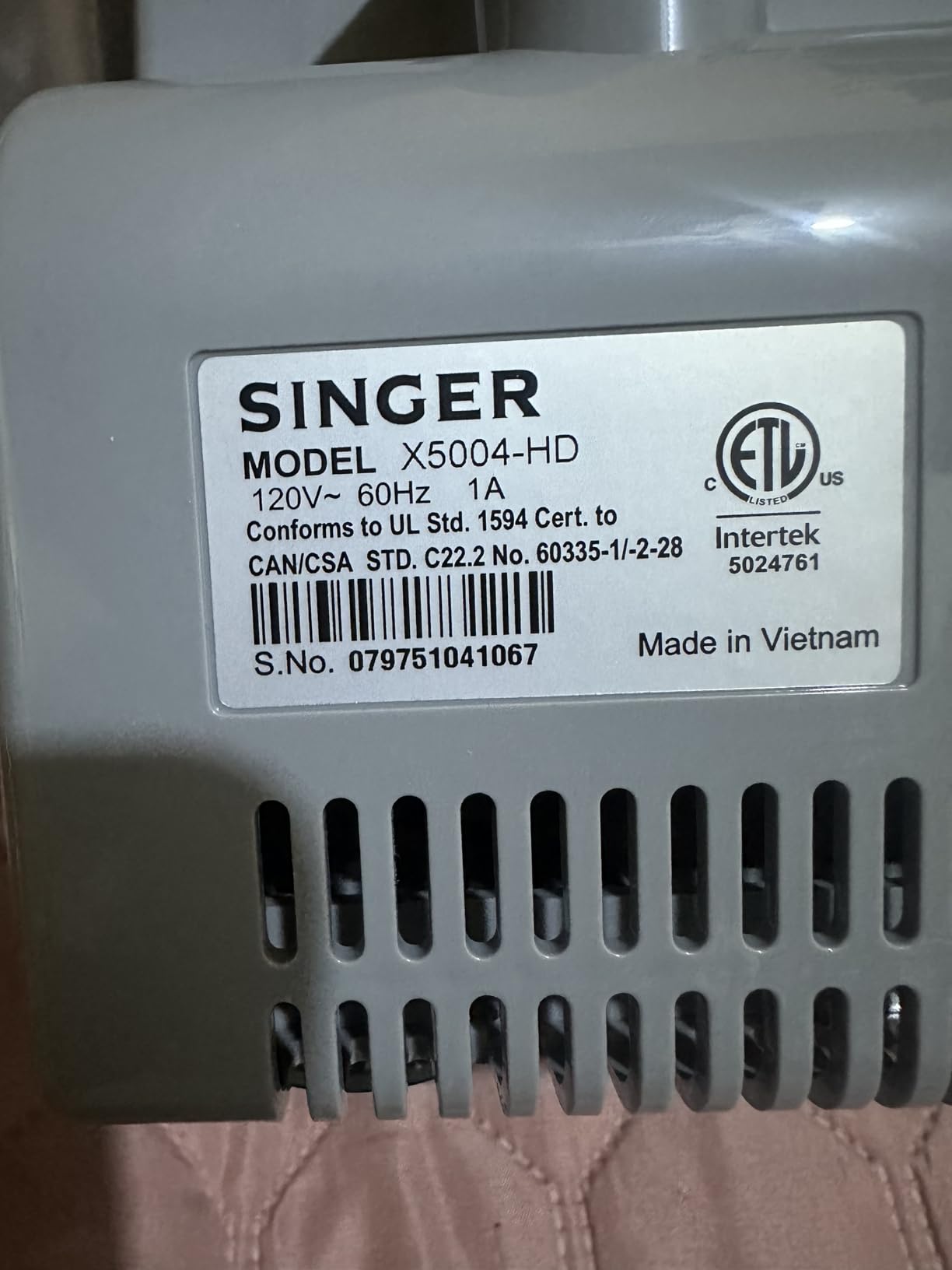 SINGER HD0500S Heavy Duty Serger Overlock Machine, 2-3-4 Thread, Black | Accessories, 6 stitches, 1300 stitches/min, LED light, free arm, adjustable differential feed, metal frame, for home decor customer photo 1