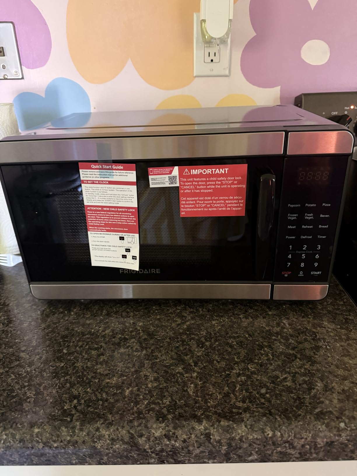Frigidaire, 0.7 Cu. Ft. Retro Countertop Microwave Oven, 700W Compact Microwave with 8 Auto Cook Menus, Auto Defrost, 5 Power Levels, LED Display, Glass Turntable, White-RoseGold customer photo 2