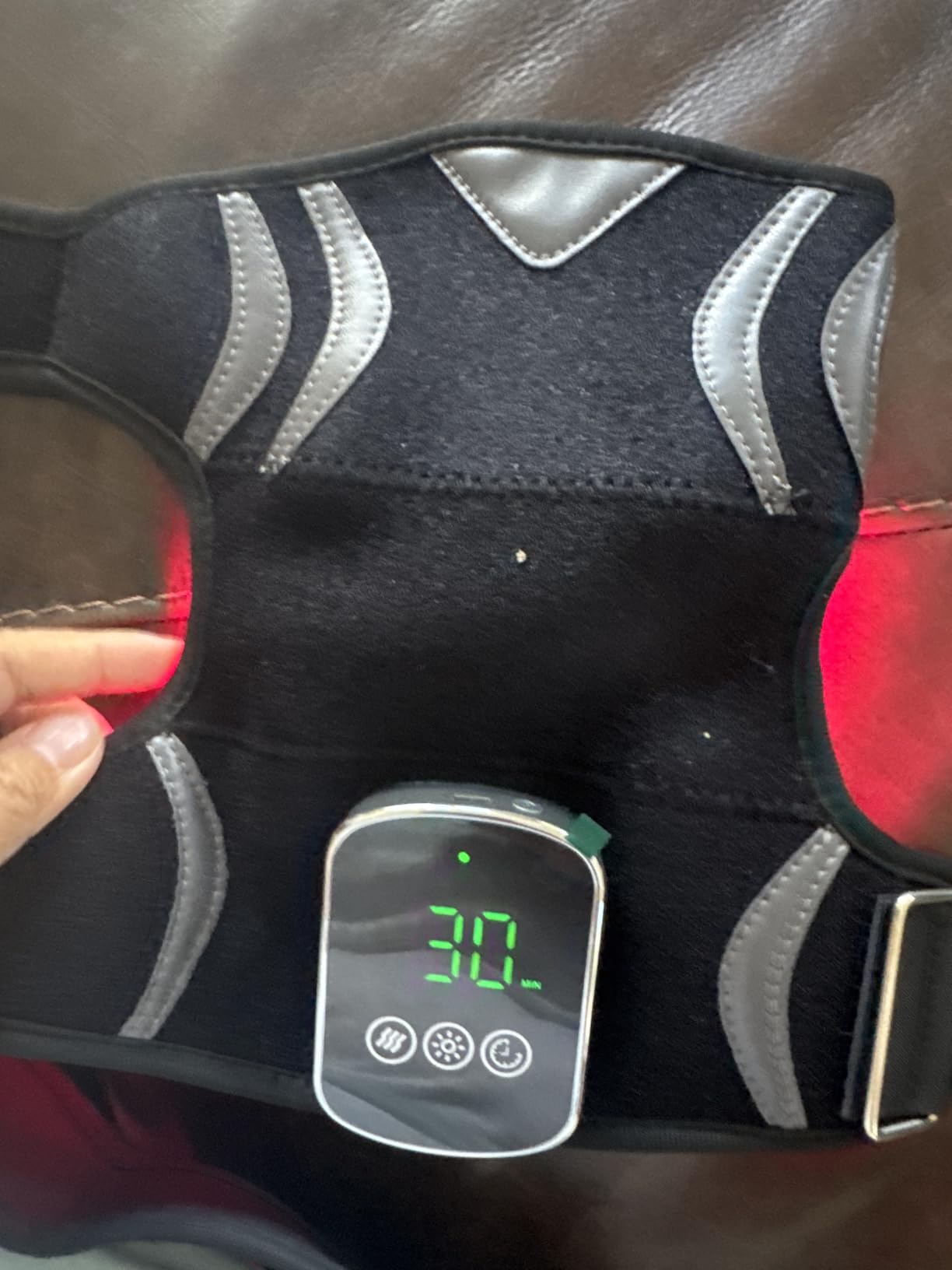 Red Light Therapy Knee Brace with Massage, 3 Vibration Knee Massager with 660nm 850nm Infrared Red Light, 5000mAh Cordless Electric Heated Knee Wrap for Knee Joint Elbow, Gift for Men Women customer photo 1