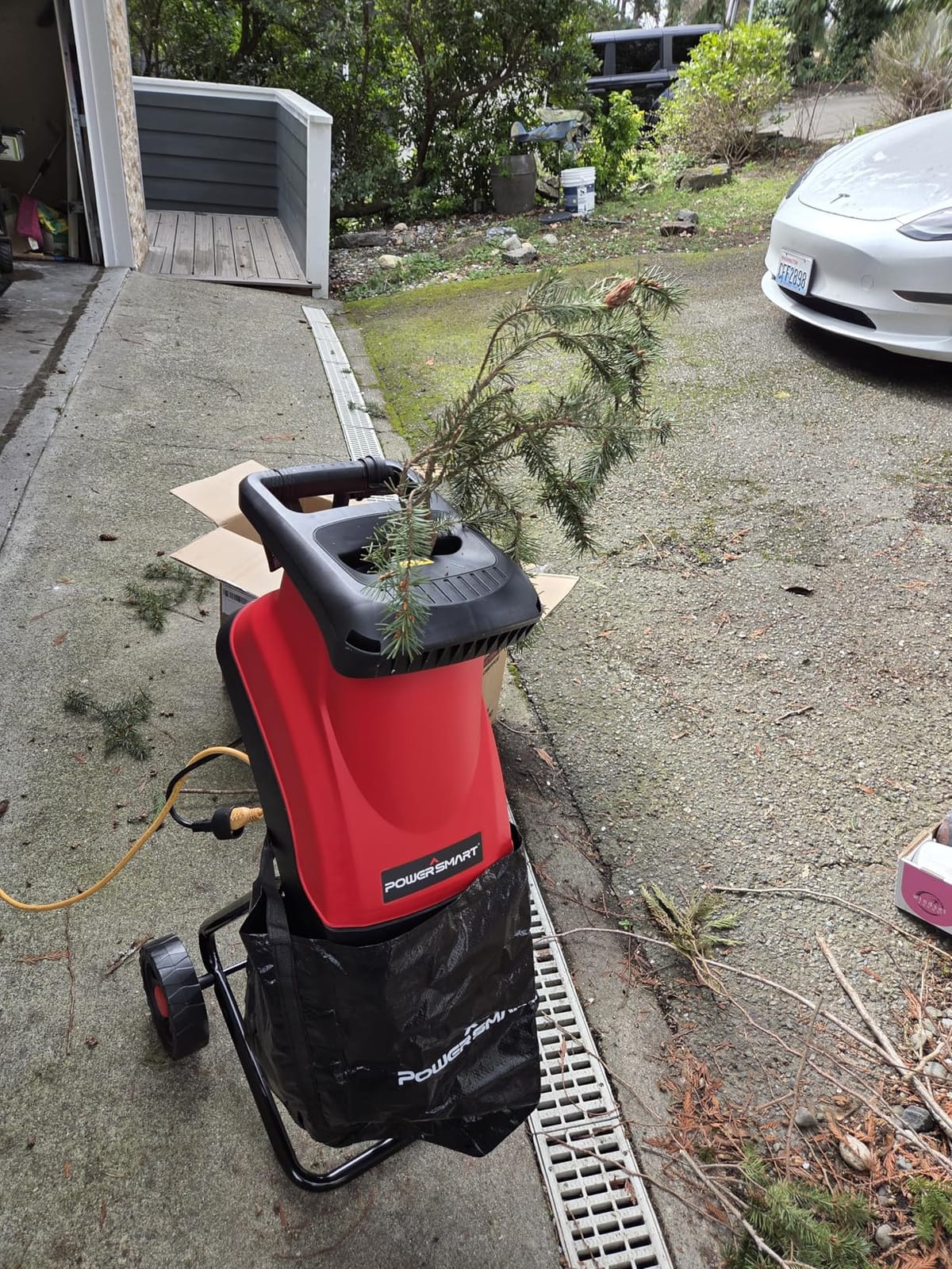 PowerSmart Electric Wood Chipper Shredder, 21:1 Reduction Ratio, 1.77 Inch Cutting Diameter, 15-Amp Motor, with 45L Collecting Bag for Branches Twigs customer photo 1