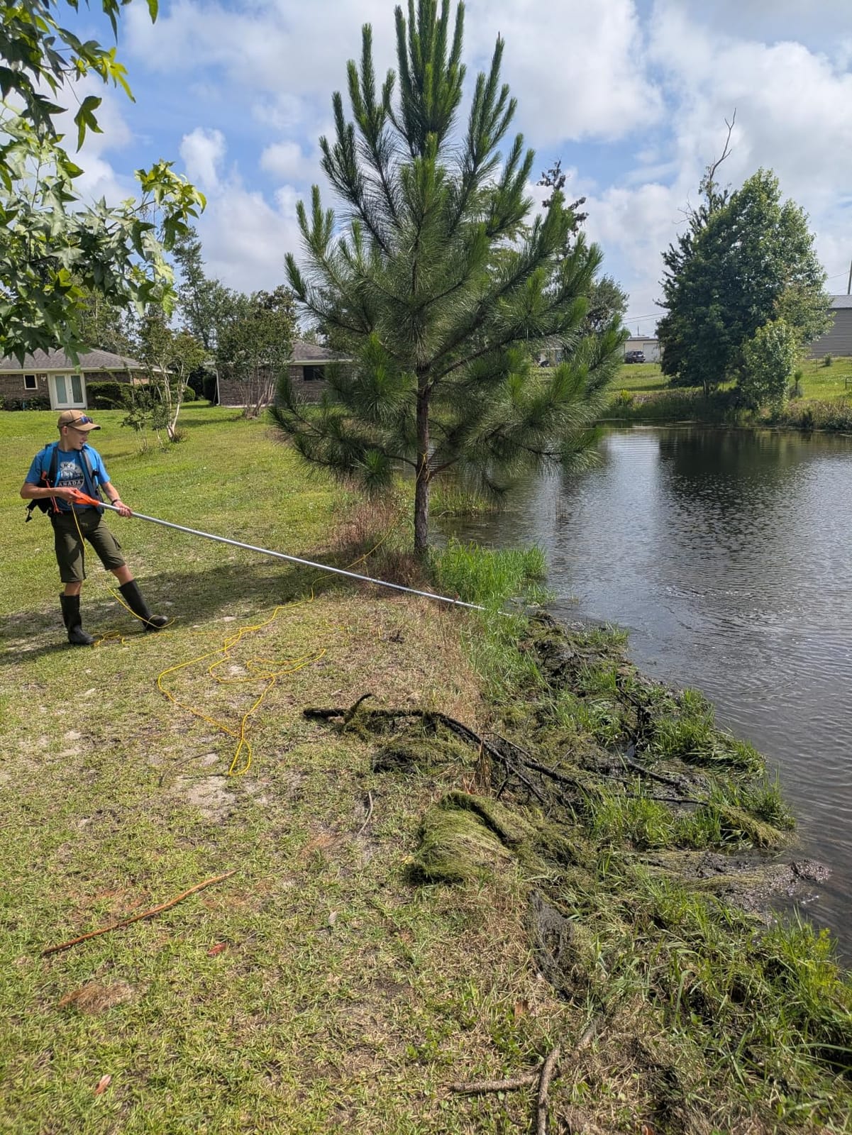 VEVOR Landscape Rake, 36 inch Wide Head 133 inch Handle, Large Heavy Duty Aluminum Landscaping Leaf Rake Tool, Asphalt Level for Loosening Soil, Garden & Yard, Pond Gravel & Beach Lawn Care, 52ft Rope customer photo 1