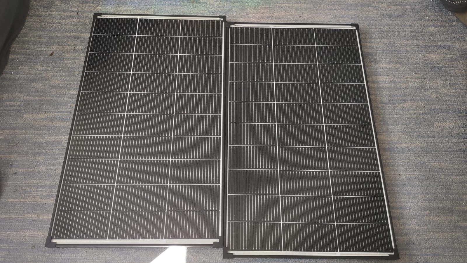 ZOUPW 220 Watt Solar Panel Kit for 12V/24V Battery with 30A LCD PWM Charge Controller for Off-Grid RV Marine Boat Rooftop customer photo 1