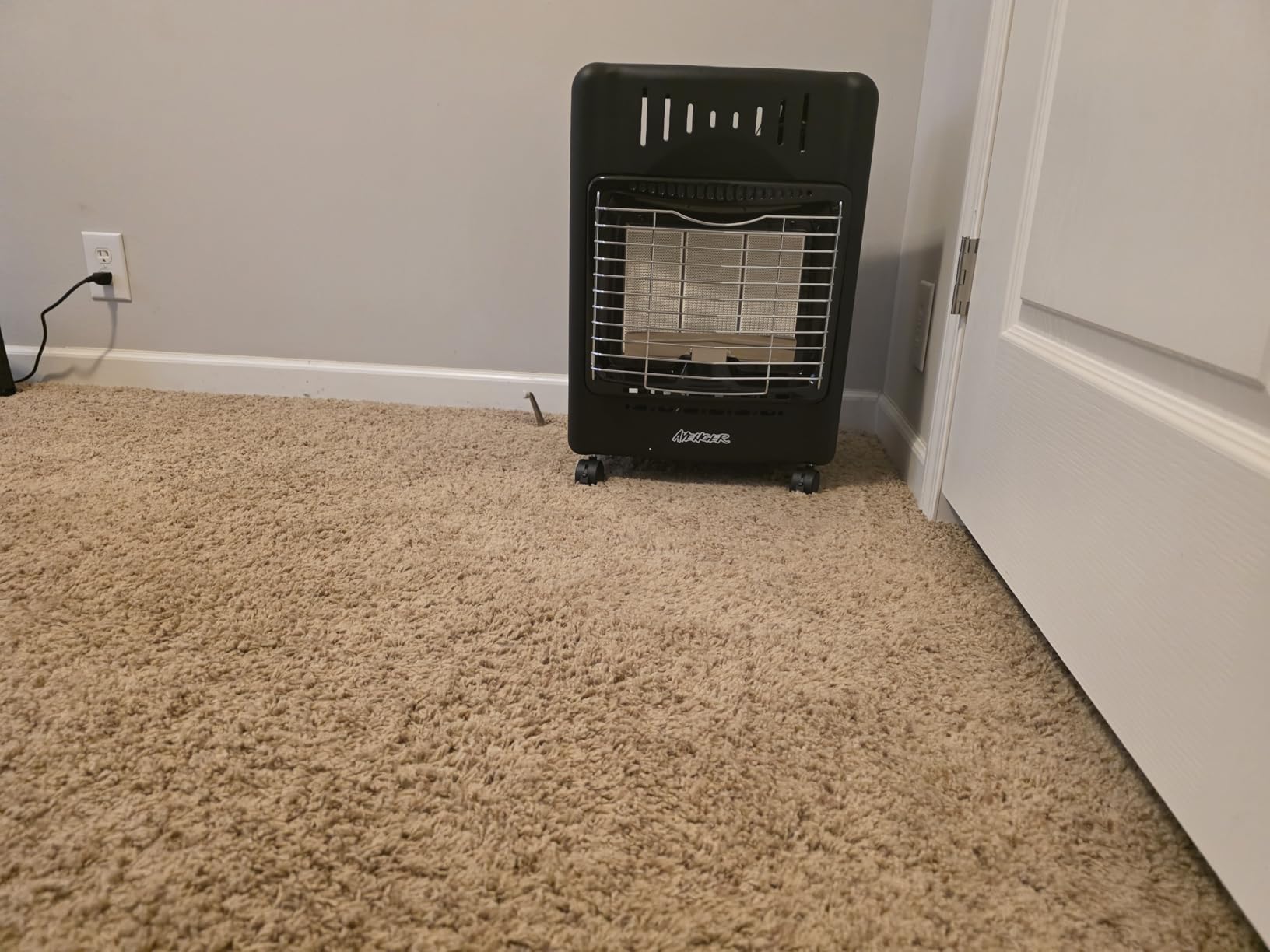 Avenger Portable Outdoor Propane Cabinet Heater - 18,000 BTU Radiant Gas Heater with Tip-Over & ODS Safety Shut-Off customer photo 1