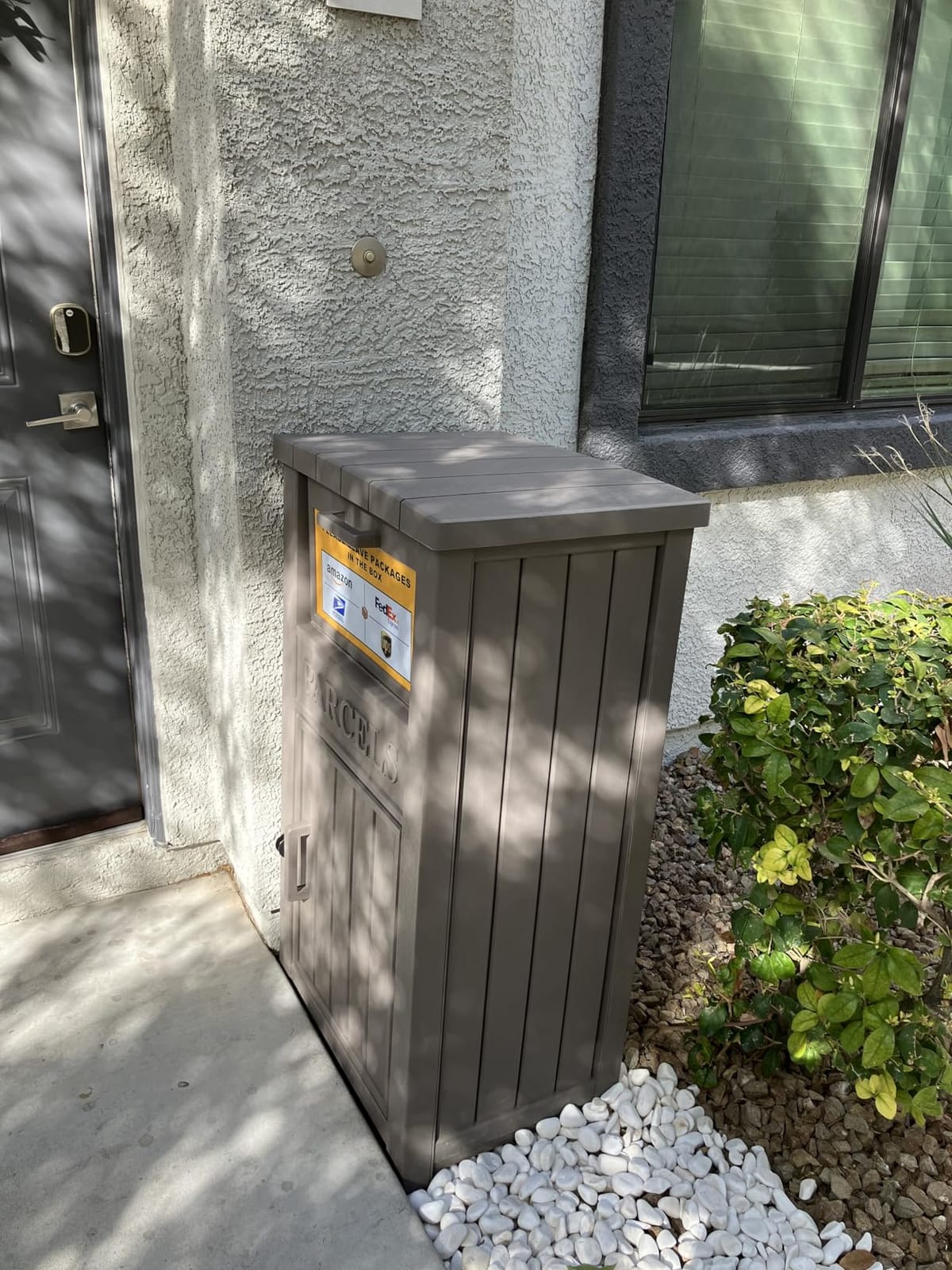 LHBGO Package Delivery Box with Sign, Lockable & Weatherproof Anti-Theft Parcel Delivery Box for Porch, Curbside, Patio, Black customer photo 2