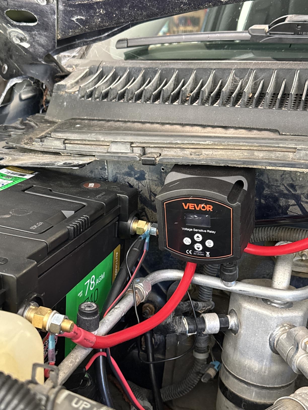 VEVOR Dual Battery Isolator Kit, 12V 300 Amp 20 ft 2AWG, Manual and Automatic VSR Voltage Sensitive Relay with Voltmeter, LCD Screen, Smart Battery Isolator, Compatible with Lithium Batteries, for UTV customer photo 1