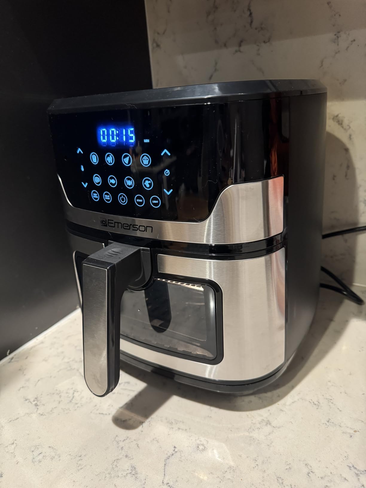 Emerson SmartVoice 5.3QT Air Fryer, 1000+ Voice Commands, 6-in-1 Digital Cooker, Compact Countertop Design, Oil-Free Healthy Cooking, Easy-Clean Nonstick Basket, 1500W customer photo 2
