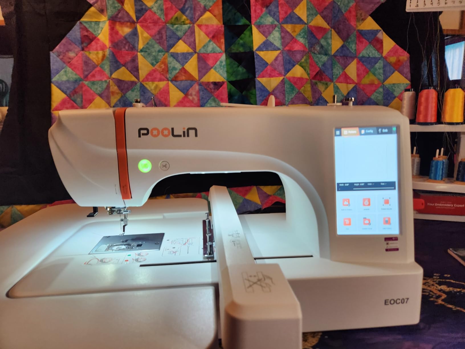 Poolin EOC07 Embroidery Machine, with 7